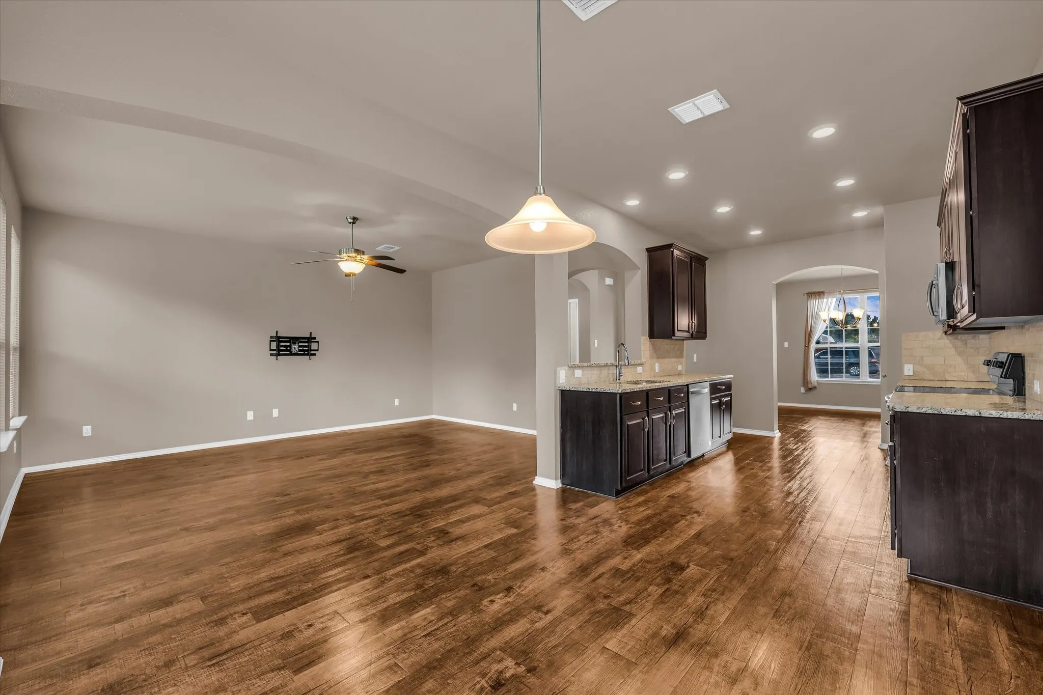 Single Family Residence For Sale in Mc Lennan County , 202 Milky Way, Bruceville, Texas 76630, 4 Bedroom, 3 Bathroom, 2 Garage spaces, 2,660 Sqft, built in 2017, mls#21384861, Real Estate Agent in Bruceville, Homes For Sale in Mc Lennan county, Homes For Sale in Bruceville, Realtor in Bruceville Texas, Real Estate Brokerage Independent Realty Texas, Luminita Cordes Realtor