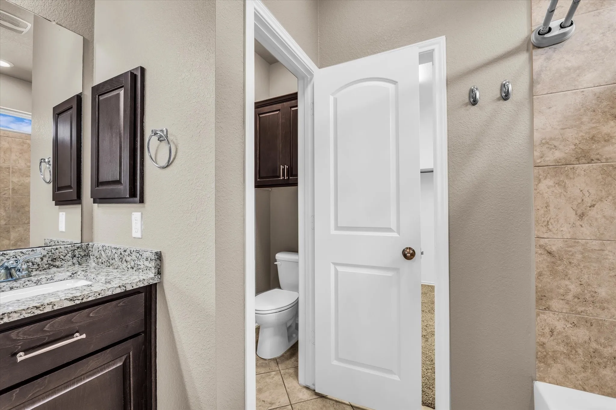 Single Family Residence For Sale in Mc Lennan County , 202 Milky Way, Bruceville, Texas 76630, 4 Bedroom, 3 Bathroom, 2 Garage spaces, 2,660 Sqft, built in 2017, mls#21384861, Real Estate Agent in Bruceville, Homes For Sale in Mc Lennan county, Homes For Sale in Bruceville, Realtor in Bruceville Texas, Real Estate Brokerage Independent Realty Texas, Luminita Cordes Realtor