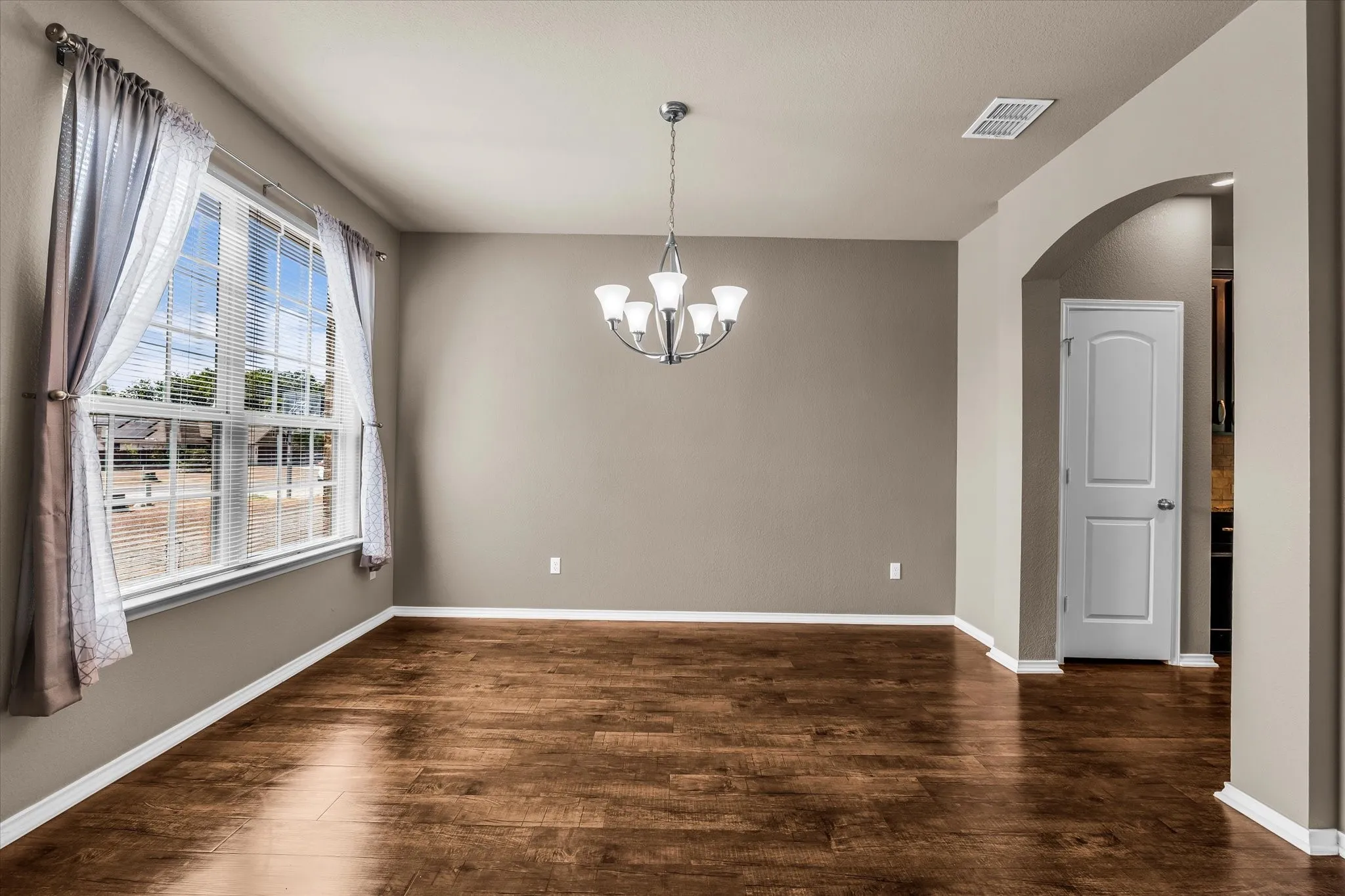 Single Family Residence For Sale in Mc Lennan County , 202 Milky Way, Bruceville, Texas 76630, 4 Bedroom, 3 Bathroom, 2 Garage spaces, 2,660 Sqft, built in 2017, mls#21384861, Real Estate Agent in Bruceville, Homes For Sale in Mc Lennan county, Homes For Sale in Bruceville, Realtor in Bruceville Texas, Real Estate Brokerage Independent Realty Texas, Luminita Cordes Realtor