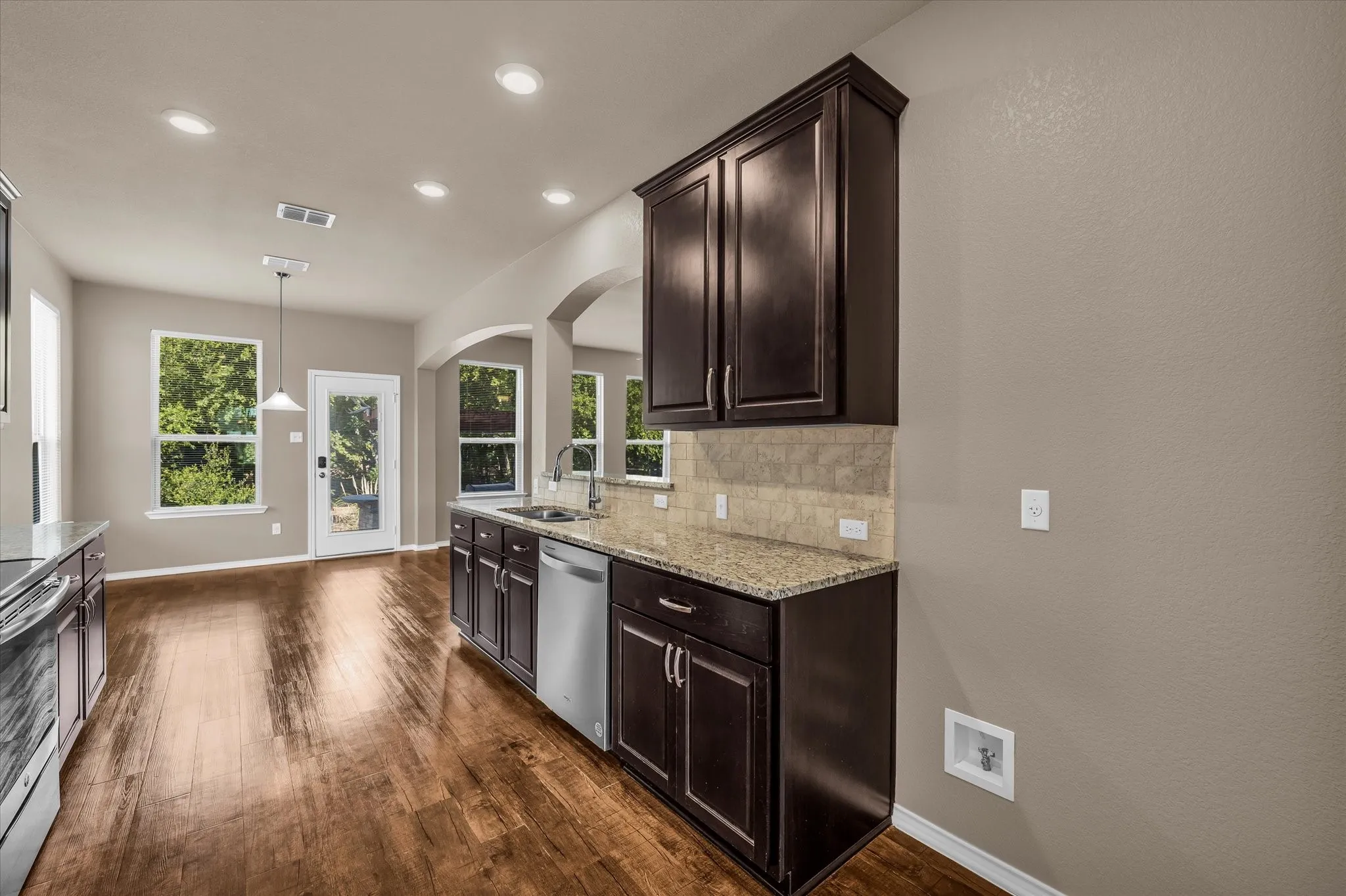 Single Family Residence For Sale in Mc Lennan County , 202 Milky Way, Bruceville, Texas 76630, 4 Bedroom, 3 Bathroom, 2 Garage spaces, 2,660 Sqft, built in 2017, mls#21384861, Real Estate Agent in Bruceville, Homes For Sale in Mc Lennan county, Homes For Sale in Bruceville, Realtor in Bruceville Texas, Real Estate Brokerage Independent Realty Texas, Luminita Cordes Realtor