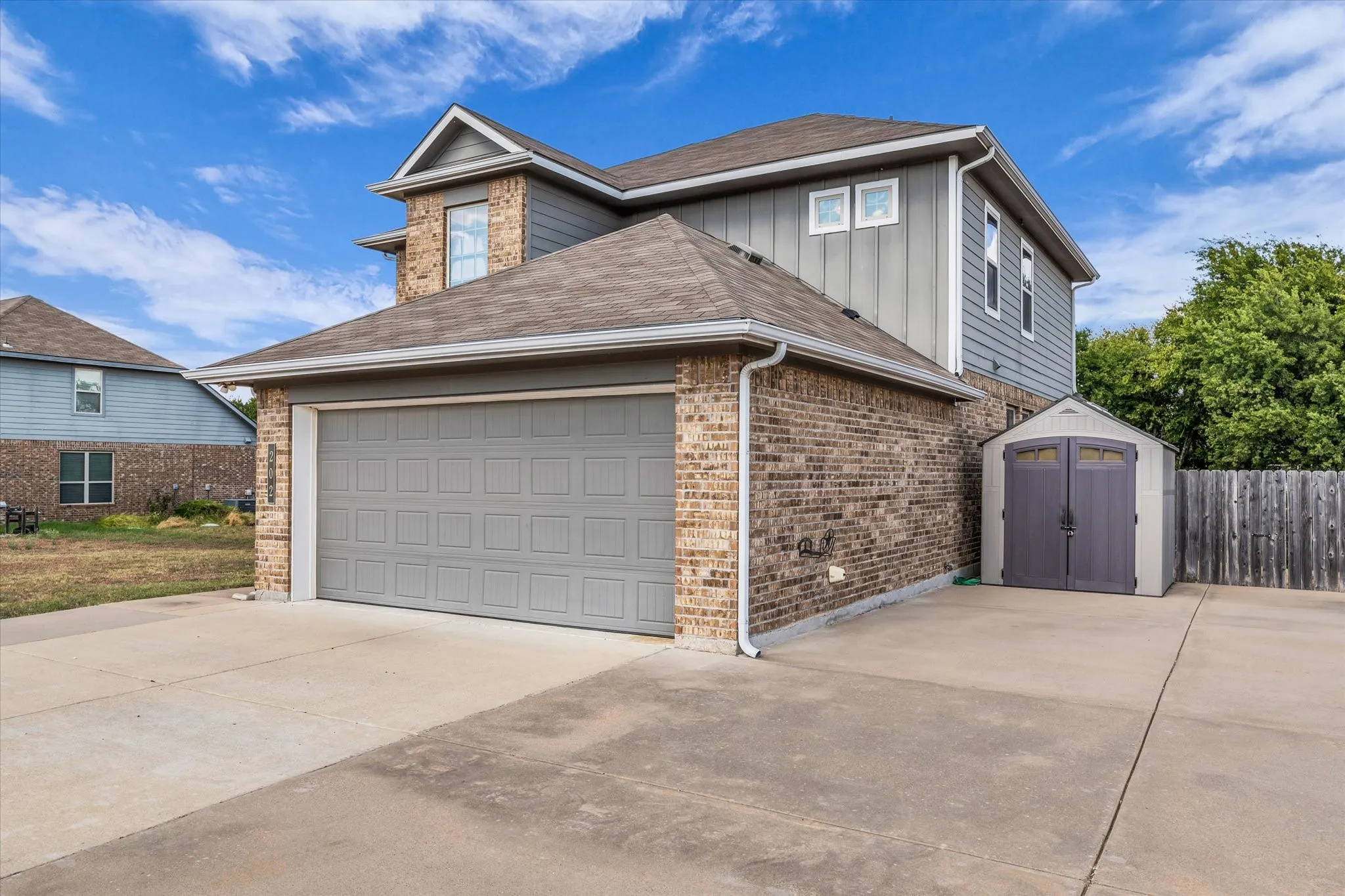 Single Family Residence For Sale in Mc Lennan County , 202 Milky Way, Bruceville, Texas 76630, 4 Bedroom, 3 Bathroom, 2 Garage spaces, 2,660 Sqft, built in 2017, mls#21384861, Real Estate Agent in Bruceville, Homes For Sale in Mc Lennan county, Homes For Sale in Bruceville, Realtor in Bruceville Texas, Real Estate Brokerage Independent Realty Texas, Luminita Cordes Realtor