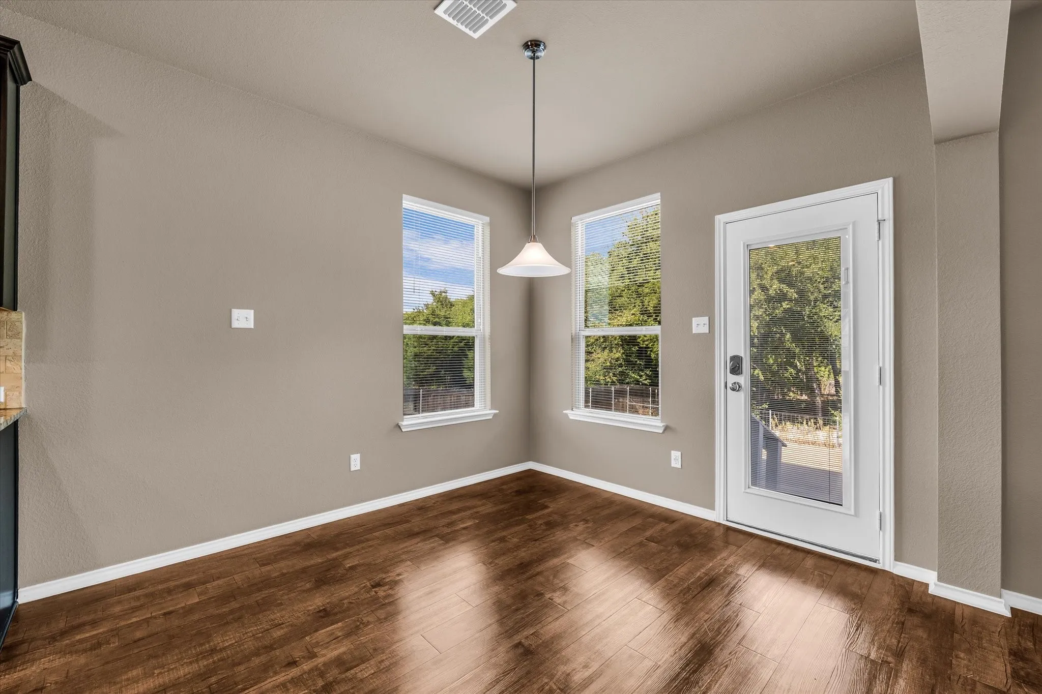 Single Family Residence For Sale in Mc Lennan County , 202 Milky Way, Bruceville, Texas 76630, 4 Bedroom, 3 Bathroom, 2 Garage spaces, 2,660 Sqft, built in 2017, mls#21384861, Real Estate Agent in Bruceville, Homes For Sale in Mc Lennan county, Homes For Sale in Bruceville, Realtor in Bruceville Texas, Real Estate Brokerage Independent Realty Texas, Luminita Cordes Realtor