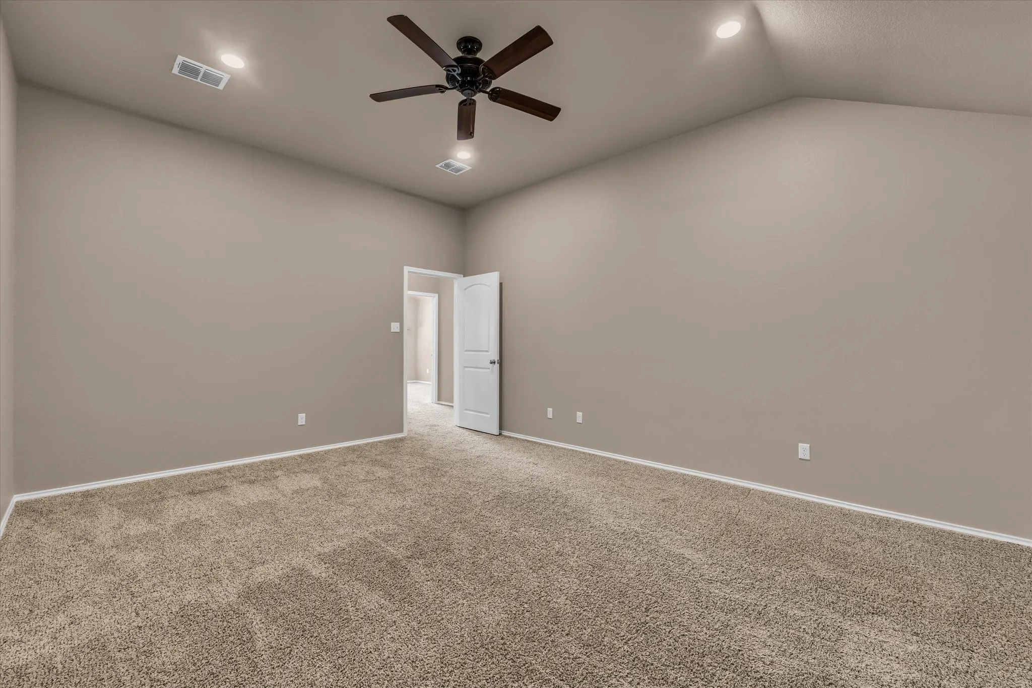 Single Family Residence For Sale in Mc Lennan County , 202 Milky Way, Bruceville, Texas 76630, 4 Bedroom, 3 Bathroom, 2 Garage spaces, 2,660 Sqft, built in 2017, mls#21384861, Real Estate Agent in Bruceville, Homes For Sale in Mc Lennan county, Homes For Sale in Bruceville, Realtor in Bruceville Texas, Real Estate Brokerage Independent Realty Texas, Luminita Cordes Realtor