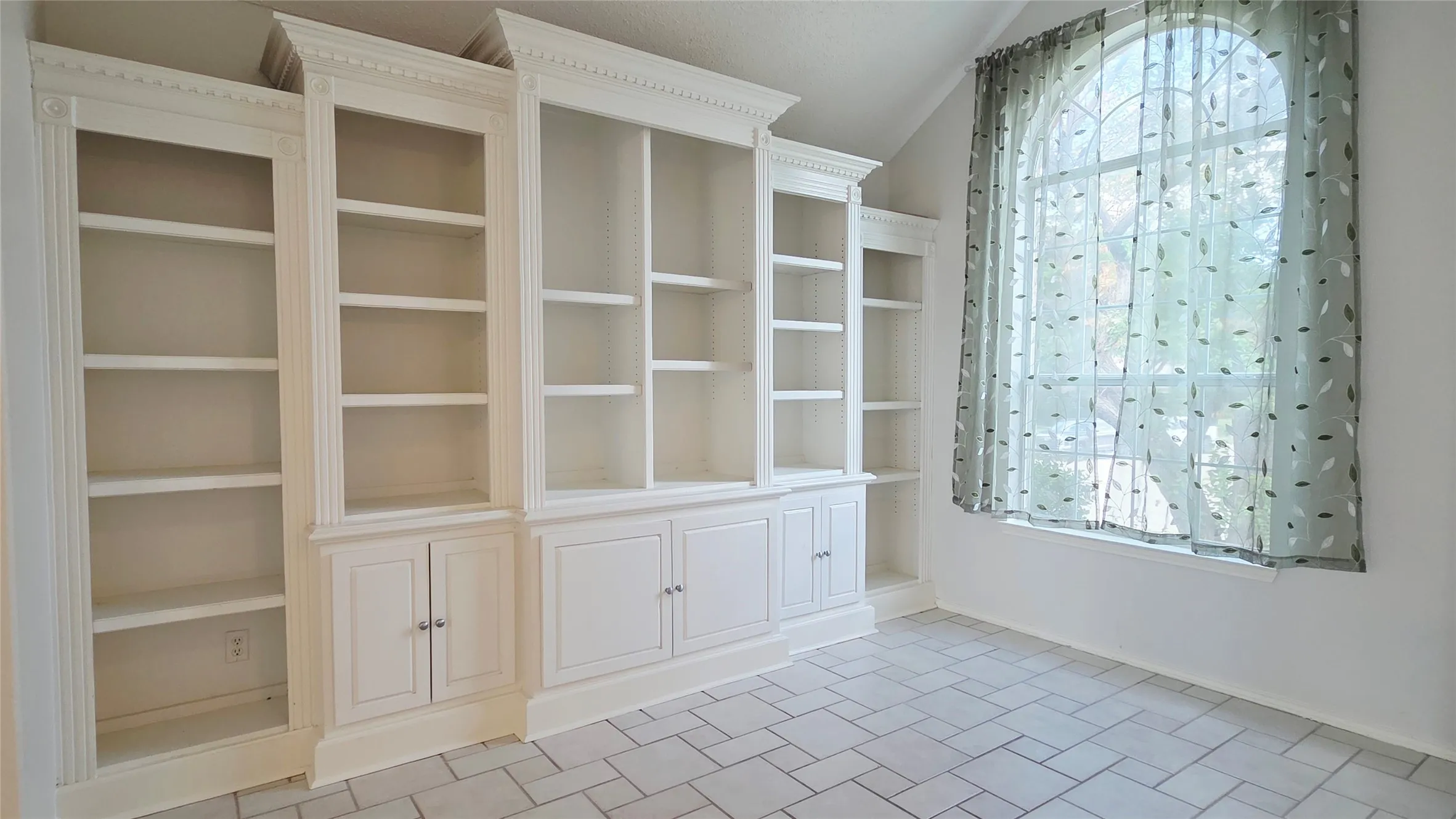Single Family Residence For Rent in Collin County , 9029 Culberson Drive, Plano, Texas 75025, 5 Bedroom, 3 Bathroom, 2 Garage spaces, 3,159 Sqft, built in 1997, mls#21385006, Real Estate Agent in Plano, Homes For Rent in Collin county, Homes For Rent in Plano, Realtor in Plano Texas, Real Estate Brokerage Independent Realty Texas, Luminita Cordes Realtor