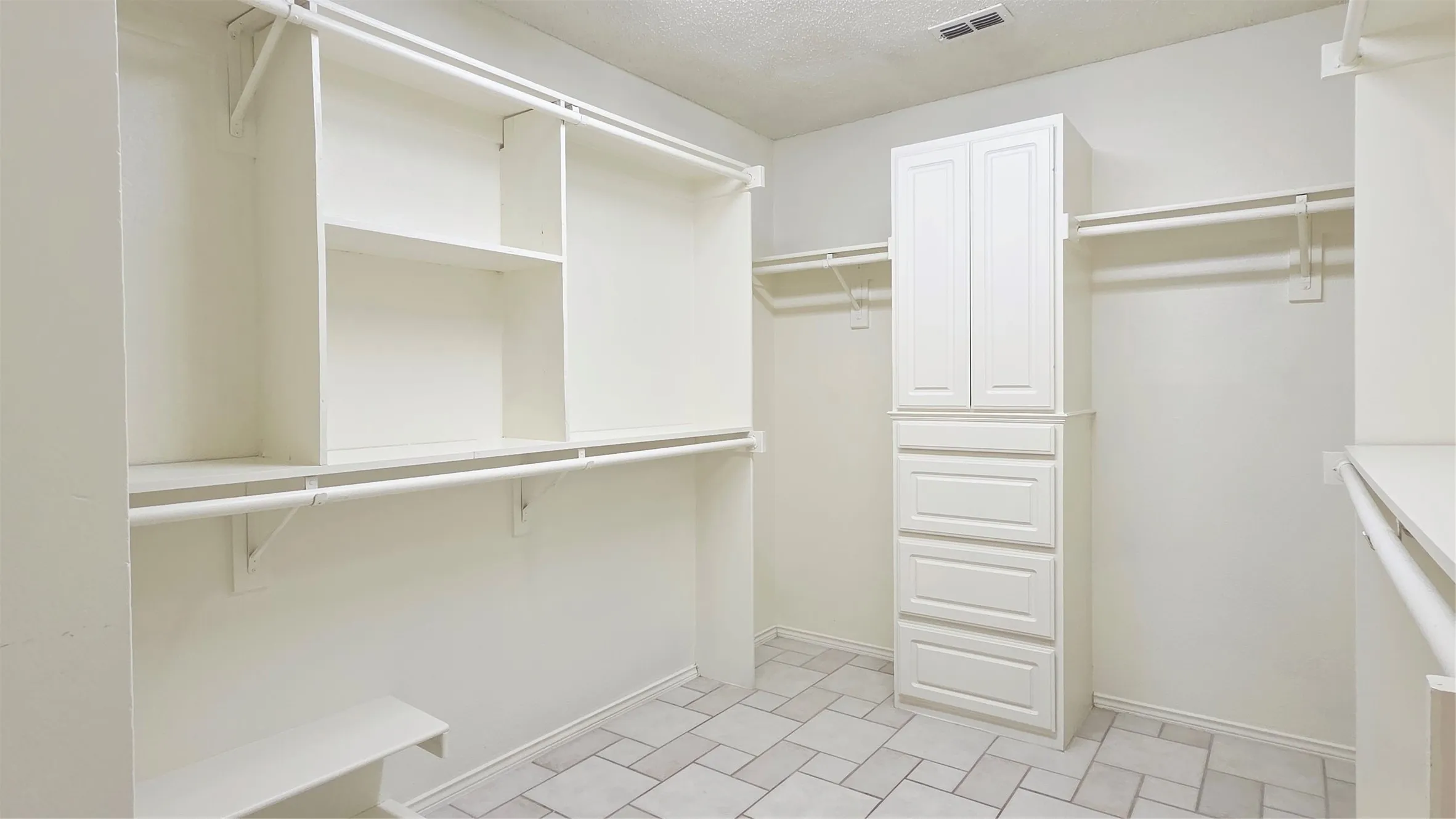 Single Family Residence For Rent in Collin County , 9029 Culberson Drive, Plano, Texas 75025, 5 Bedroom, 3 Bathroom, 2 Garage spaces, 3,159 Sqft, built in 1997, mls#21385006, Real Estate Agent in Plano, Homes For Rent in Collin county, Homes For Rent in Plano, Realtor in Plano Texas, Real Estate Brokerage Independent Realty Texas, Luminita Cordes Realtor