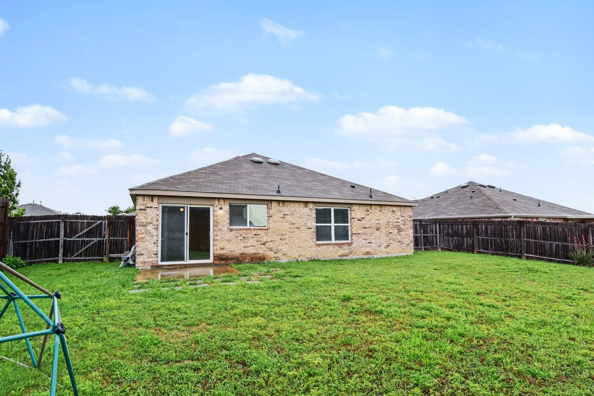 Single Family Residence For Sale in Kaufman County , 246 Willow Creek Lane, Terrell, Texas 75160, 3 Bedroom, 2 Bathroom, 2 Garage spaces, 1,234 Sqft, built in 2017, mls#21384733, Real Estate Agent in Terrell, Homes For Sale in Kaufman county, Homes For Sale in Terrell, Realtor in Terrell Texas, Real Estate Brokerage Independent Realty Texas, Luminita Cordes Realtor