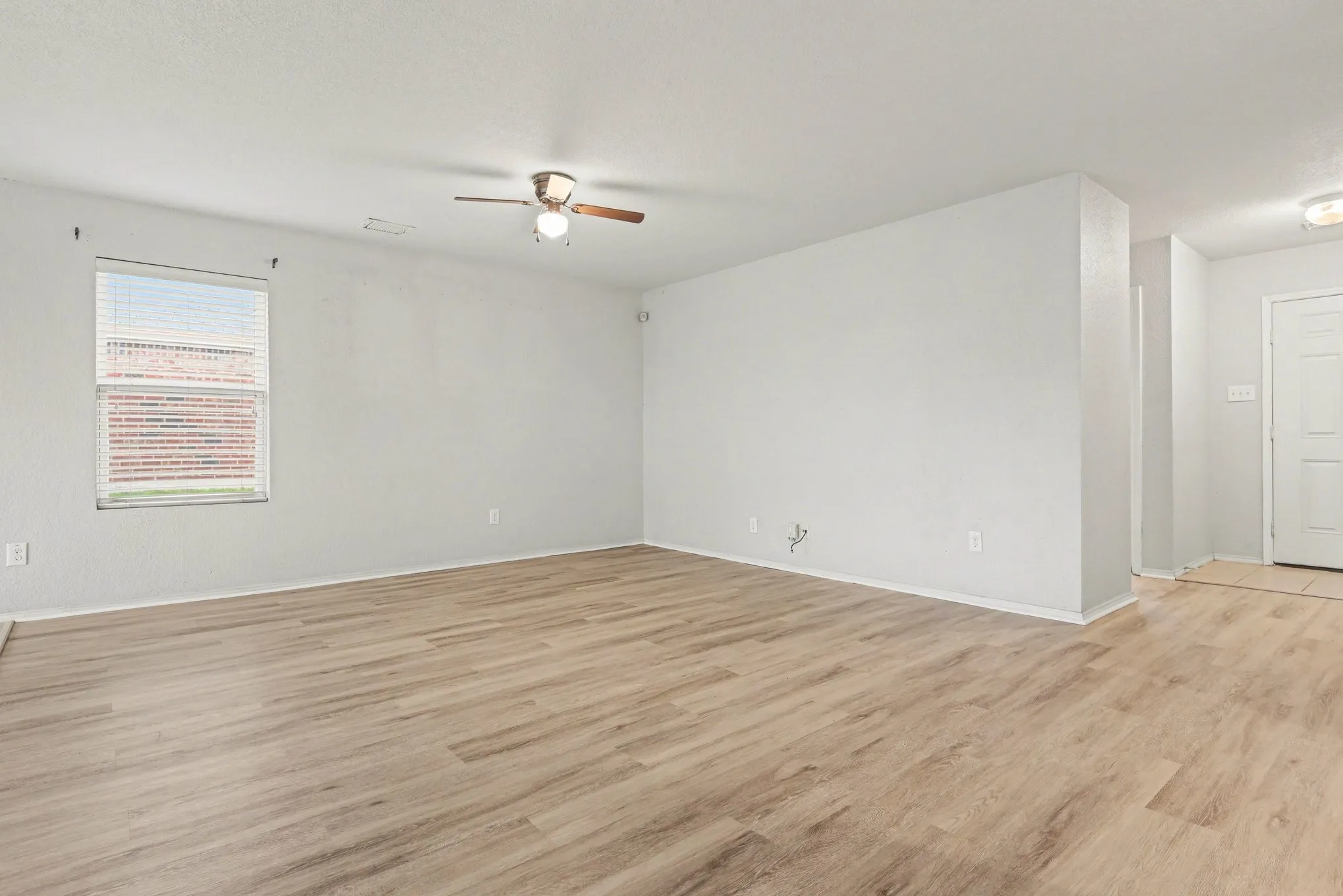 Single Family Residence For Sale in Kaufman County , 246 Willow Creek Lane, Terrell, Texas 75160, 3 Bedroom, 2 Bathroom, 2 Garage spaces, 1,234 Sqft, built in 2017, mls#21384733, Real Estate Agent in Terrell, Homes For Sale in Kaufman county, Homes For Sale in Terrell, Realtor in Terrell Texas, Real Estate Brokerage Independent Realty Texas, Luminita Cordes Realtor