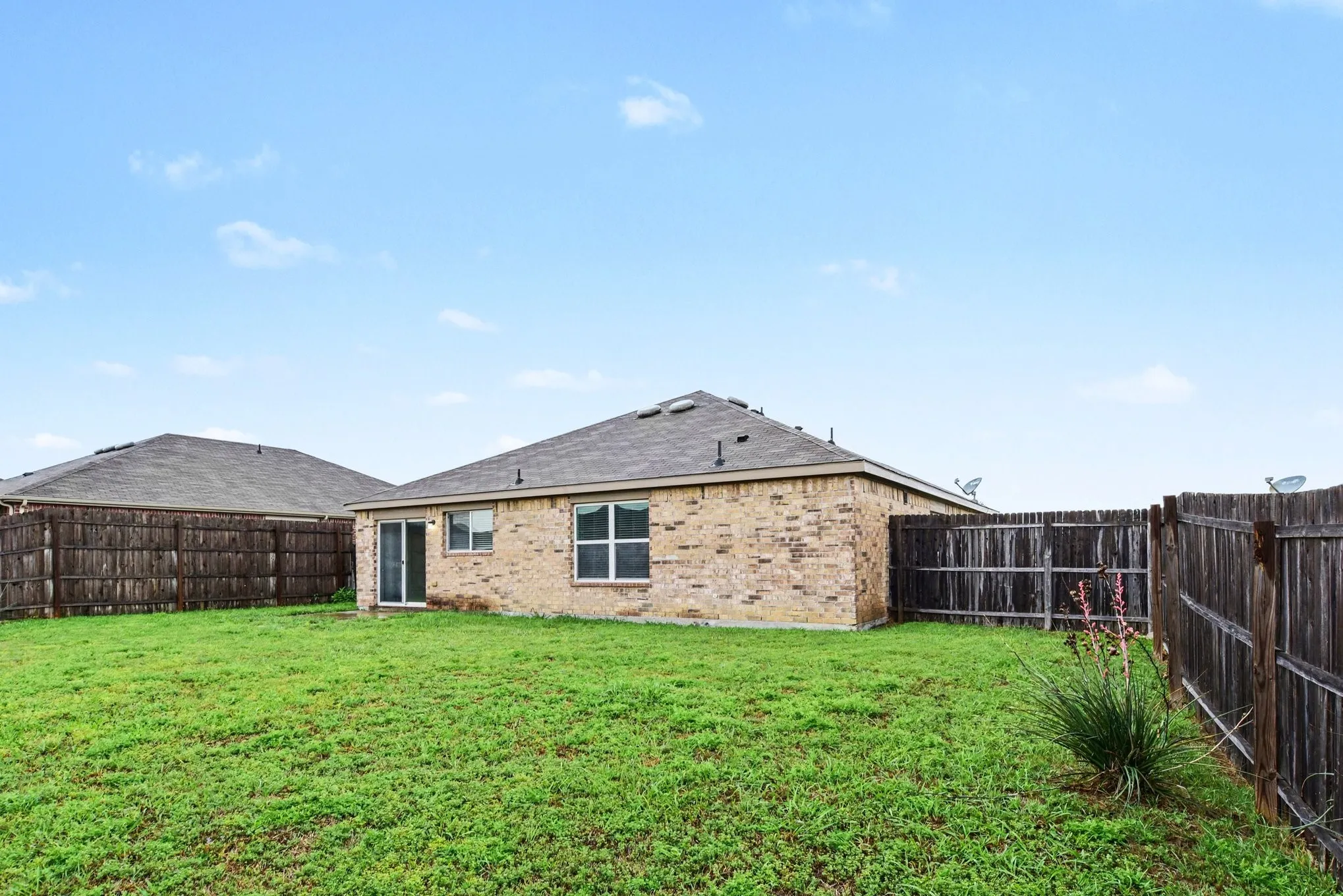 Single Family Residence For Sale in Kaufman County , 246 Willow Creek Lane, Terrell, Texas 75160, 3 Bedroom, 2 Bathroom, 2 Garage spaces, 1,234 Sqft, built in 2017, mls#21384733, Real Estate Agent in Terrell, Homes For Sale in Kaufman county, Homes For Sale in Terrell, Realtor in Terrell Texas, Real Estate Brokerage Independent Realty Texas, Luminita Cordes Realtor