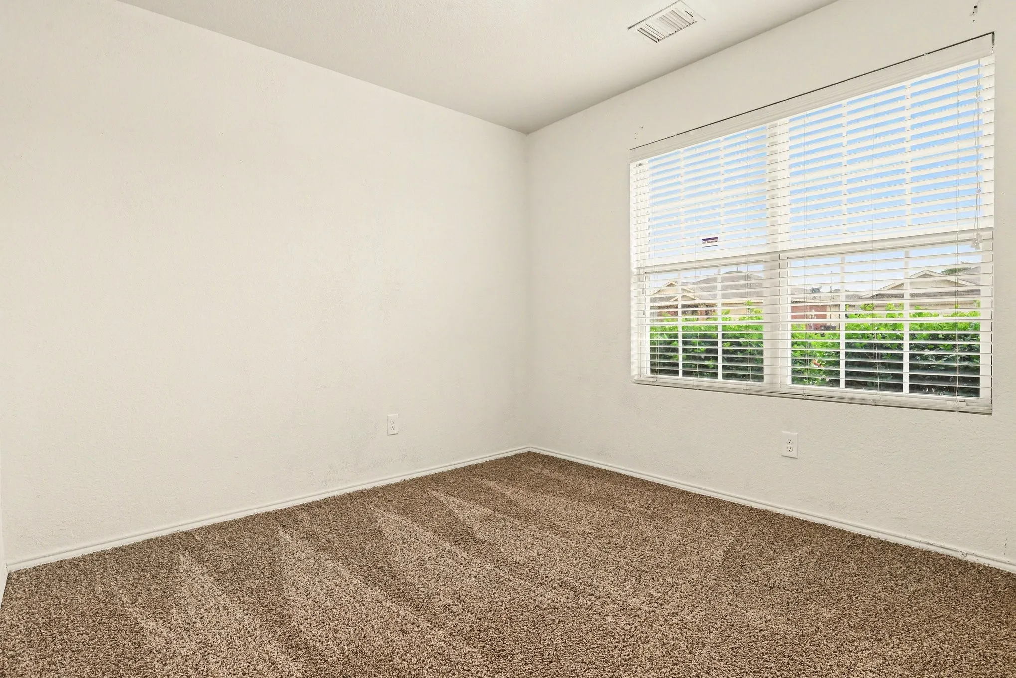 Single Family Residence For Sale in Kaufman County , 246 Willow Creek Lane, Terrell, Texas 75160, 3 Bedroom, 2 Bathroom, 2 Garage spaces, 1,234 Sqft, built in 2017, mls#21384733, Real Estate Agent in Terrell, Homes For Sale in Kaufman county, Homes For Sale in Terrell, Realtor in Terrell Texas, Real Estate Brokerage Independent Realty Texas, Luminita Cordes Realtor