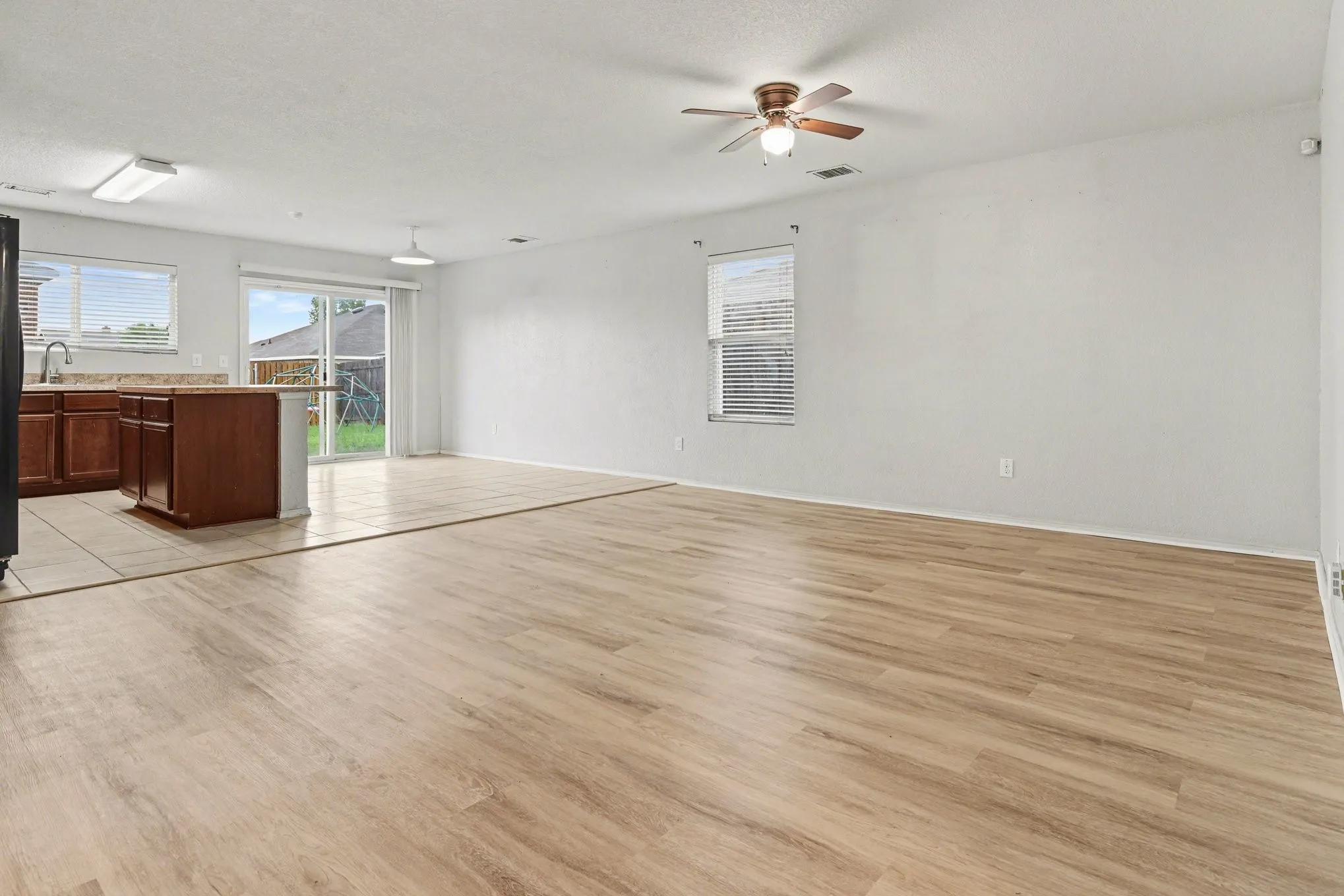 Single Family Residence For Sale in Kaufman County , 246 Willow Creek Lane, Terrell, Texas 75160, 3 Bedroom, 2 Bathroom, 2 Garage spaces, 1,234 Sqft, built in 2017, mls#21384733, Real Estate Agent in Terrell, Homes For Sale in Kaufman county, Homes For Sale in Terrell, Realtor in Terrell Texas, Real Estate Brokerage Independent Realty Texas, Luminita Cordes Realtor