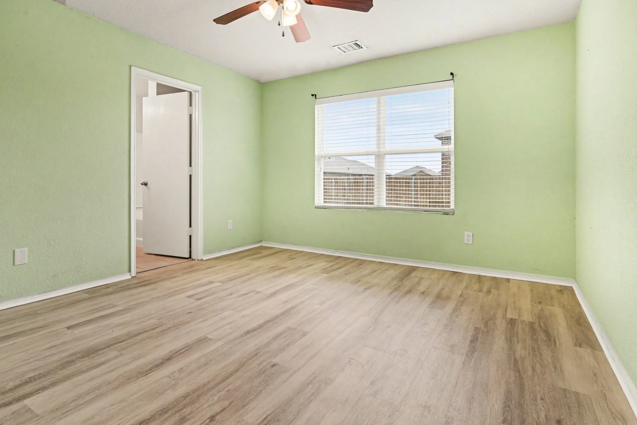 Single Family Residence For Sale in Kaufman County , 246 Willow Creek Lane, Terrell, Texas 75160, 3 Bedroom, 2 Bathroom, 2 Garage spaces, 1,234 Sqft, built in 2017, mls#21384733, Real Estate Agent in Terrell, Homes For Sale in Kaufman county, Homes For Sale in Terrell, Realtor in Terrell Texas, Real Estate Brokerage Independent Realty Texas, Luminita Cordes Realtor
