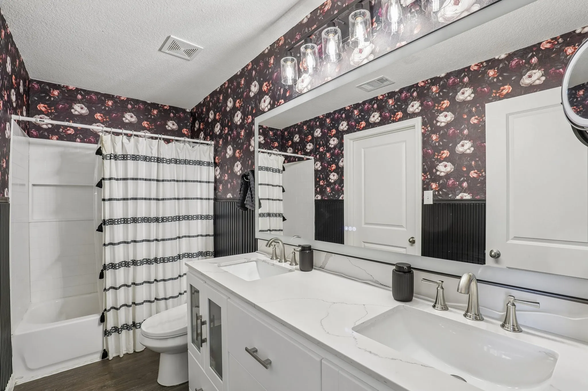 Single Family Residence For Sale in Collin County , 405 Covington Cove, Princeton, Texas 75407, 3 Bedroom, 3 Bathroom, 2 Garage spaces, 1,633 Sqft, built in 2021, mls#21358644, Real Estate Agent in Princeton, Homes For Sale in Collin county, Homes For Sale in Princeton, Realtor in Princeton Texas, Real Estate Brokerage Independent Realty Texas, Luminita Cordes Realtor