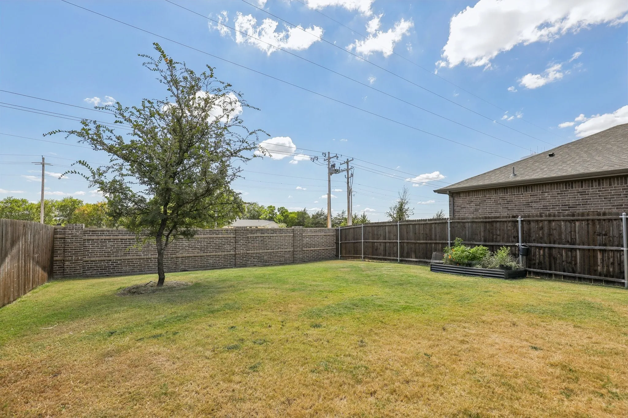 Single Family Residence For Sale in Collin County , 405 Covington Cove, Princeton, Texas 75407, 3 Bedroom, 3 Bathroom, 2 Garage spaces, 1,633 Sqft, built in 2021, mls#21358644, Real Estate Agent in Princeton, Homes For Sale in Collin county, Homes For Sale in Princeton, Realtor in Princeton Texas, Real Estate Brokerage Independent Realty Texas, Luminita Cordes Realtor