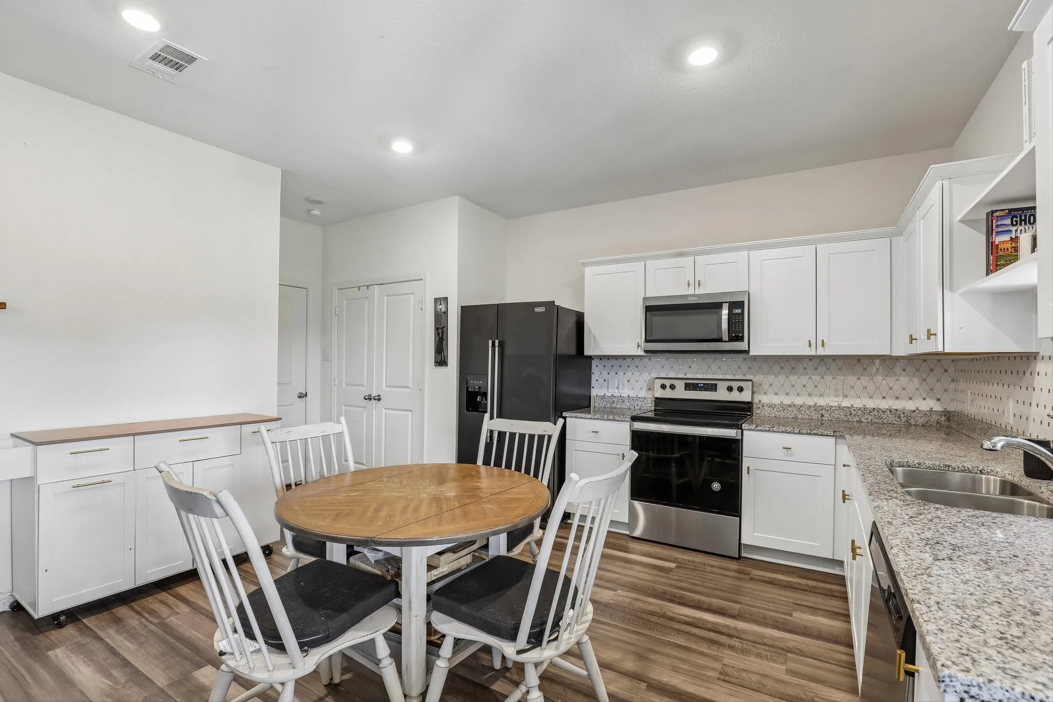 Single Family Residence For Sale in Collin County , 405 Covington Cove, Princeton, Texas 75407, 3 Bedroom, 3 Bathroom, 2 Garage spaces, 1,633 Sqft, built in 2021, mls#21358644, Real Estate Agent in Princeton, Homes For Sale in Collin county, Homes For Sale in Princeton, Realtor in Princeton Texas, Real Estate Brokerage Independent Realty Texas, Luminita Cordes Realtor