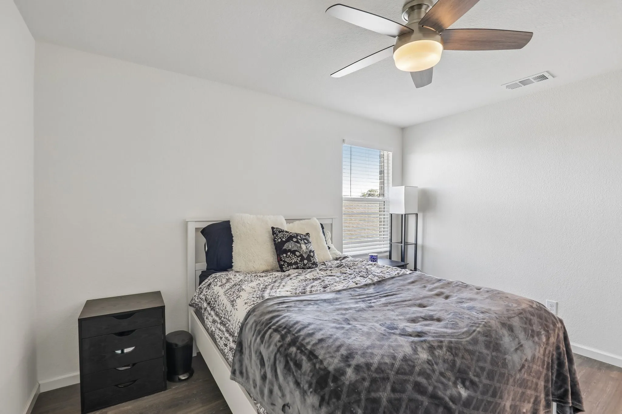 Single Family Residence For Sale in Collin County , 405 Covington Cove, Princeton, Texas 75407, 3 Bedroom, 3 Bathroom, 2 Garage spaces, 1,633 Sqft, built in 2021, mls#21358644, Real Estate Agent in Princeton, Homes For Sale in Collin county, Homes For Sale in Princeton, Realtor in Princeton Texas, Real Estate Brokerage Independent Realty Texas, Luminita Cordes Realtor
