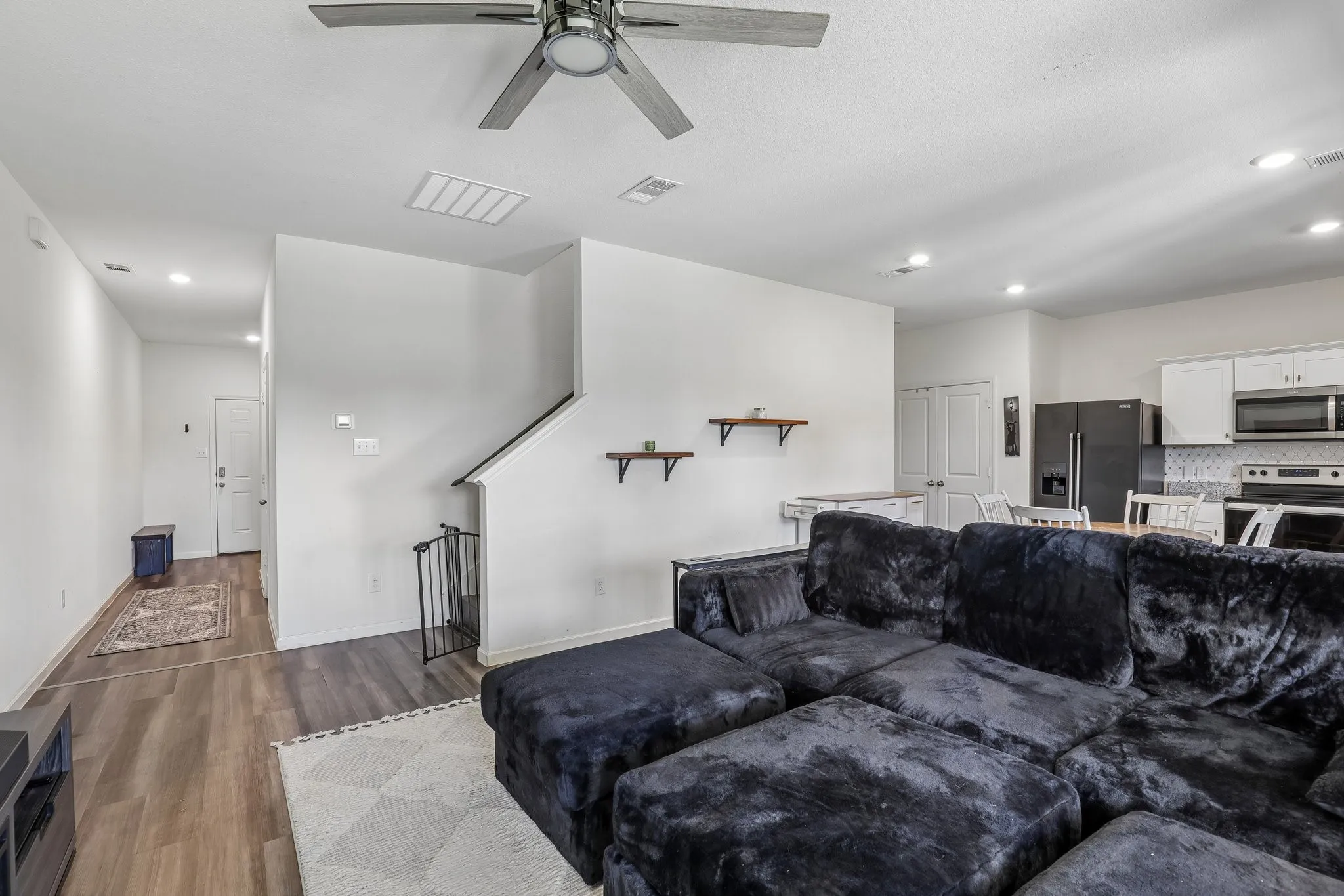 Single Family Residence For Sale in Collin County , 405 Covington Cove, Princeton, Texas 75407, 3 Bedroom, 3 Bathroom, 2 Garage spaces, 1,633 Sqft, built in 2021, mls#21358644, Real Estate Agent in Princeton, Homes For Sale in Collin county, Homes For Sale in Princeton, Realtor in Princeton Texas, Real Estate Brokerage Independent Realty Texas, Luminita Cordes Realtor