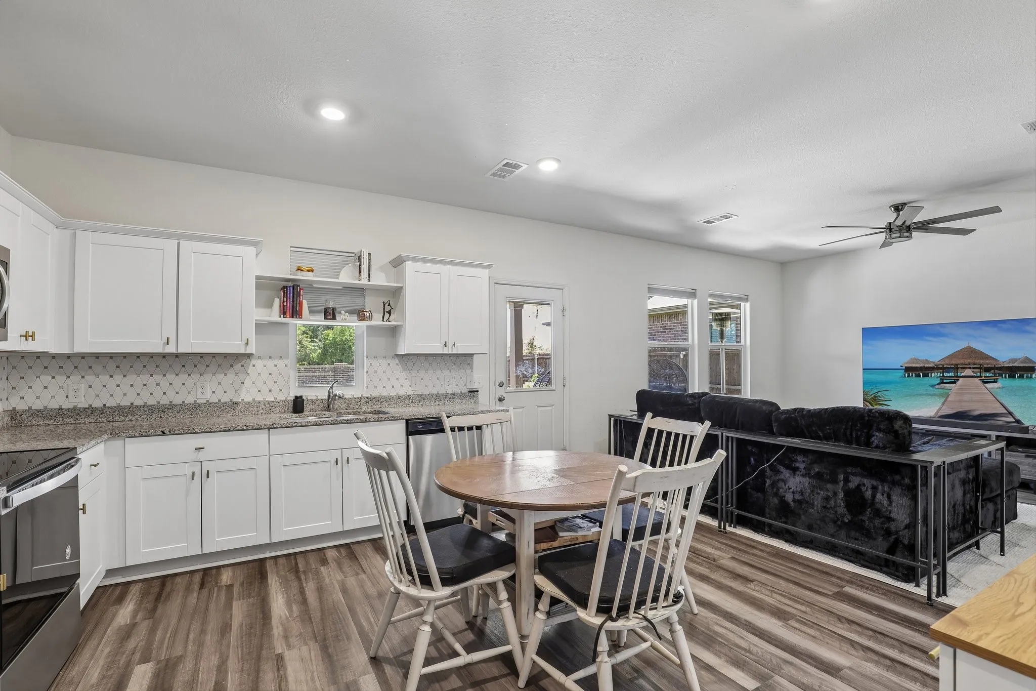 Single Family Residence For Sale in Collin County , 405 Covington Cove, Princeton, Texas 75407, 3 Bedroom, 3 Bathroom, 2 Garage spaces, 1,633 Sqft, built in 2021, mls#21358644, Real Estate Agent in Princeton, Homes For Sale in Collin county, Homes For Sale in Princeton, Realtor in Princeton Texas, Real Estate Brokerage Independent Realty Texas, Luminita Cordes Realtor