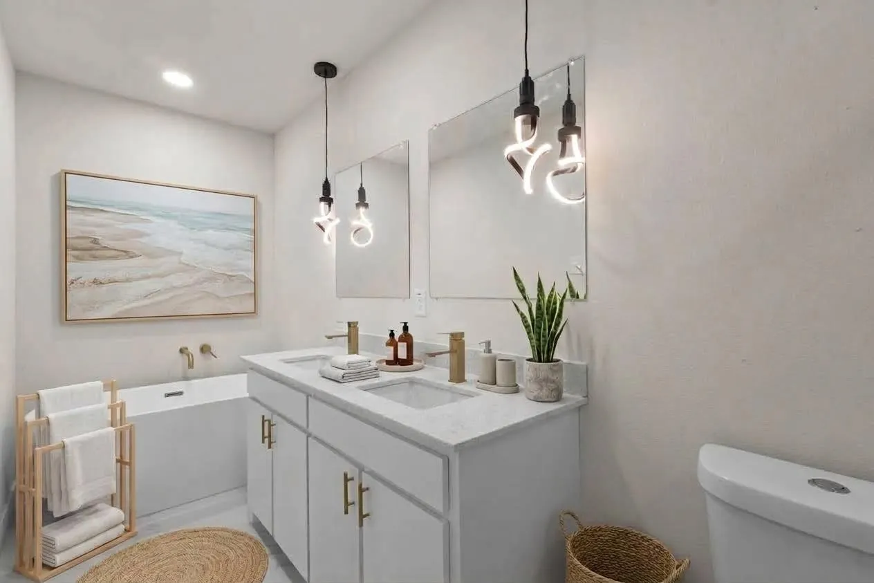 Dual vanity with undermount sinks and light-toned countertop
