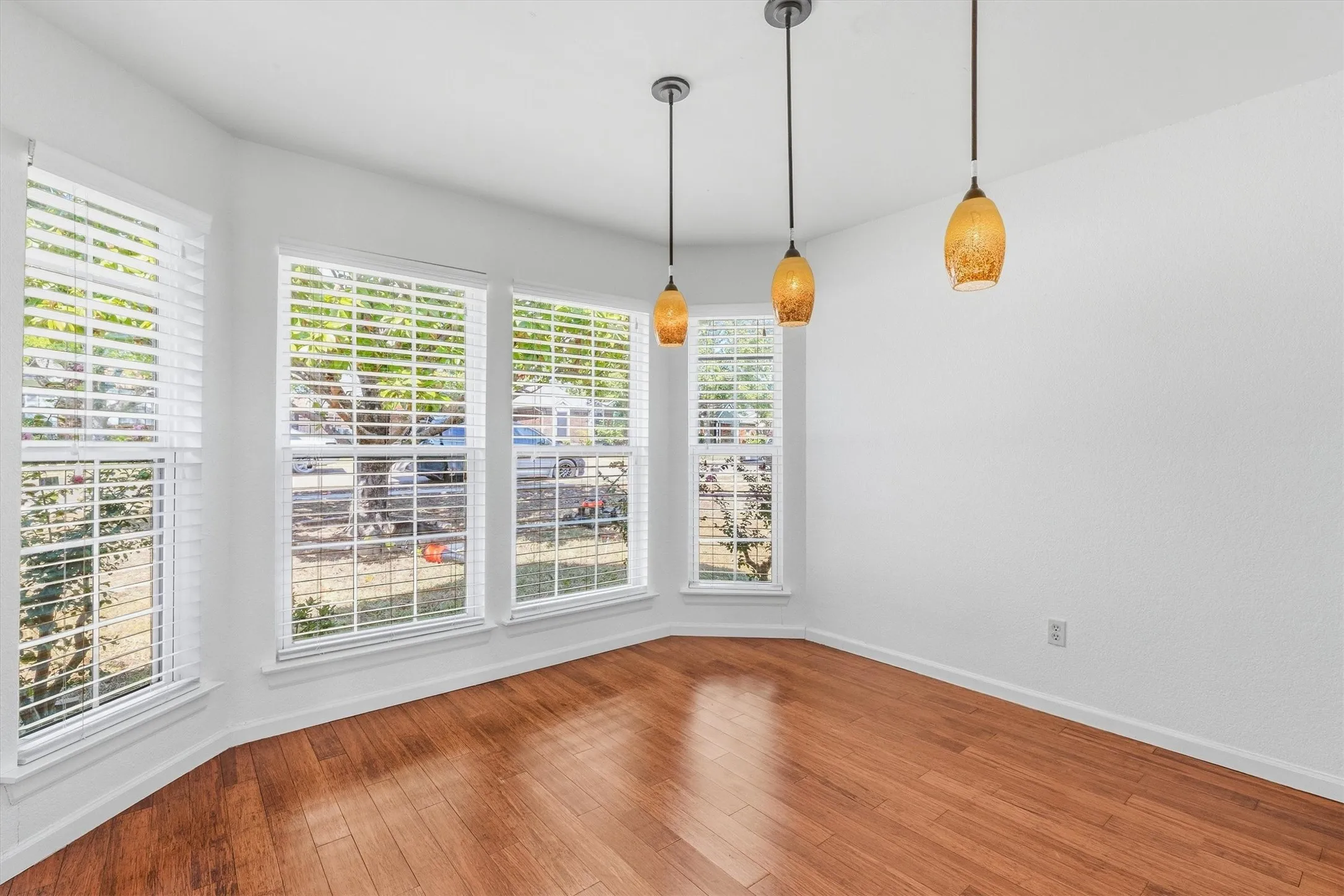 Single Family Residence For Rent in Dallas County , 266 Barclay Avenue, Coppell, Texas 75019, 3 Bedroom, 2 Bathroom, 2 Garage spaces, 1,599 Sqft, built in 1985, mls#21384246, Real Estate Agent in Coppell, Homes For Rent in Dallas county, Homes For Rent in Coppell, Realtor in Coppell Texas, Real Estate Brokerage Independent Realty Texas, Luminita Cordes Realtor
