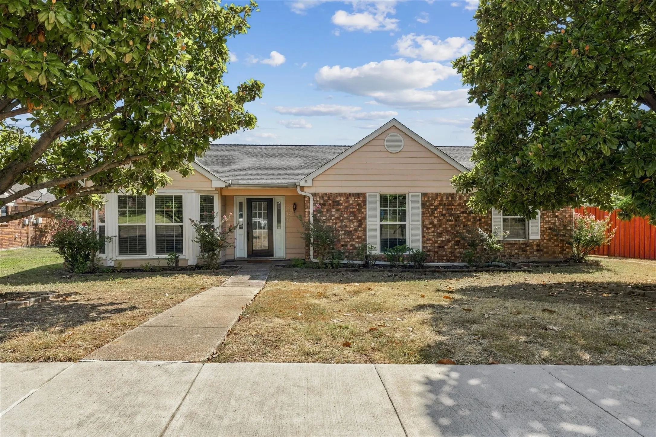 Single Family Residence For Rent in Dallas County , 266 Barclay Avenue, Coppell, Texas 75019, 3 Bedroom, 2 Bathroom, 2 Garage spaces, 1,599 Sqft, built in 1985, mls#21384246, Real Estate Agent in Coppell, Homes For Rent in Dallas county, Homes For Rent in Coppell, Realtor in Coppell Texas, Real Estate Brokerage Independent Realty Texas, Luminita Cordes Realtor