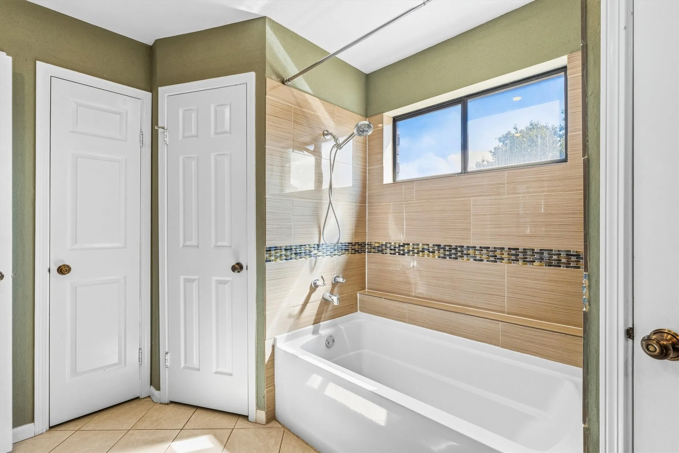 Single Family Residence For Rent in Dallas County , 266 Barclay Avenue, Coppell, Texas 75019, 3 Bedroom, 2 Bathroom, 2 Garage spaces, 1,599 Sqft, built in 1985, mls#21384246, Real Estate Agent in Coppell, Homes For Rent in Dallas county, Homes For Rent in Coppell, Realtor in Coppell Texas, Real Estate Brokerage Independent Realty Texas, Luminita Cordes Realtor