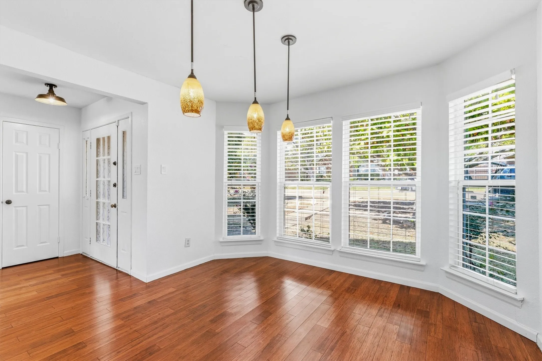 Single Family Residence For Rent in Dallas County , 266 Barclay Avenue, Coppell, Texas 75019, 3 Bedroom, 2 Bathroom, 2 Garage spaces, 1,599 Sqft, built in 1985, mls#21384246, Real Estate Agent in Coppell, Homes For Rent in Dallas county, Homes For Rent in Coppell, Realtor in Coppell Texas, Real Estate Brokerage Independent Realty Texas, Luminita Cordes Realtor