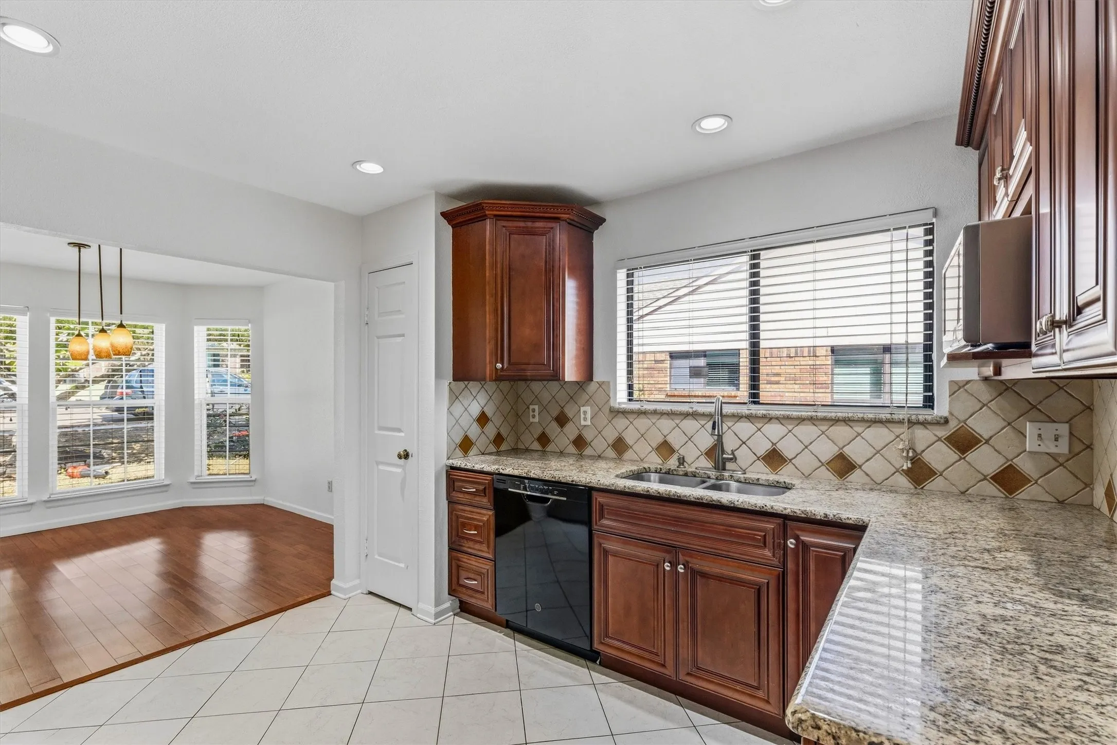 Single Family Residence For Rent in Dallas County , 266 Barclay Avenue, Coppell, Texas 75019, 3 Bedroom, 2 Bathroom, 2 Garage spaces, 1,599 Sqft, built in 1985, mls#21384246, Real Estate Agent in Coppell, Homes For Rent in Dallas county, Homes For Rent in Coppell, Realtor in Coppell Texas, Real Estate Brokerage Independent Realty Texas, Luminita Cordes Realtor