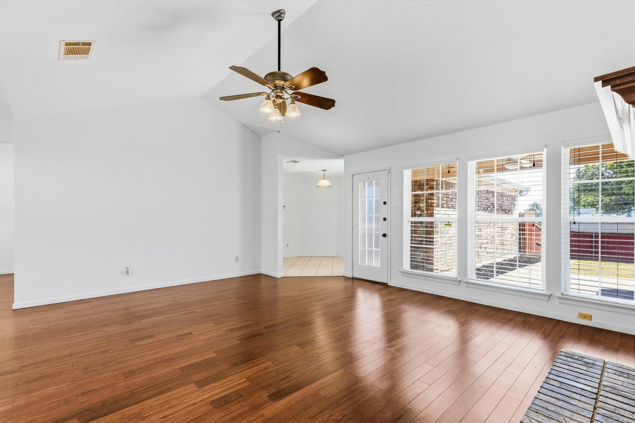 Single Family Residence For Rent in Dallas County , 266 Barclay Avenue, Coppell, Texas 75019, 3 Bedroom, 2 Bathroom, 2 Garage spaces, 1,599 Sqft, built in 1985, mls#21384246, Real Estate Agent in Coppell, Homes For Rent in Dallas county, Homes For Rent in Coppell, Realtor in Coppell Texas, Real Estate Brokerage Independent Realty Texas, Luminita Cordes Realtor