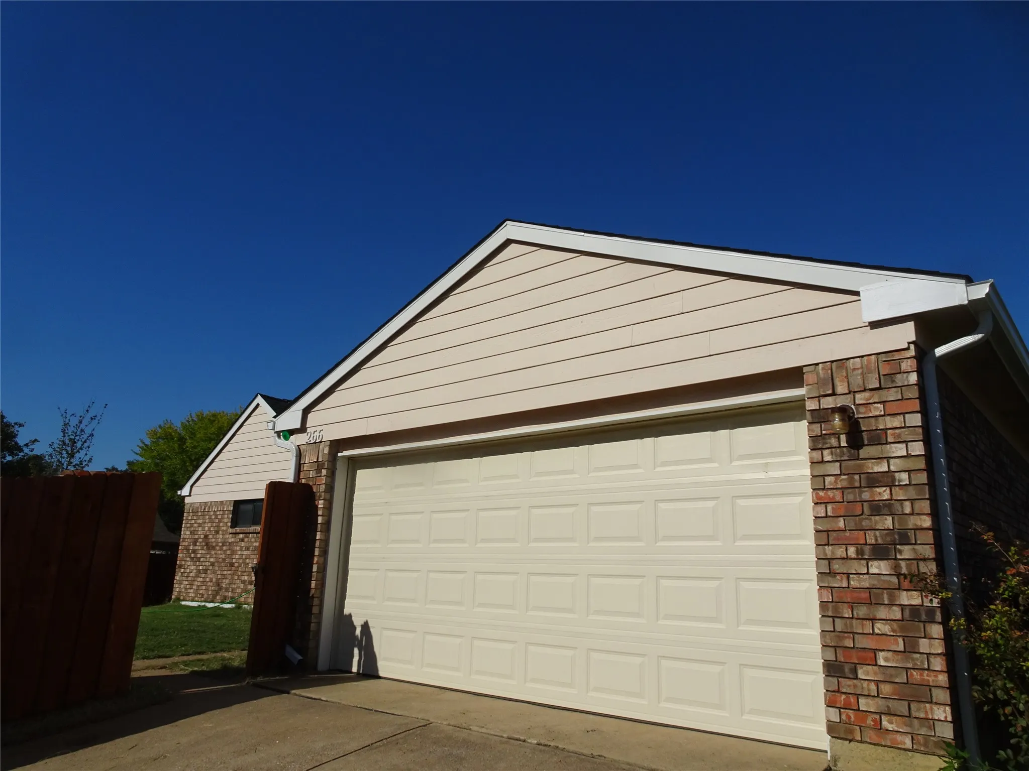 Single Family Residence For Rent in Dallas County , 266 Barclay Avenue, Coppell, Texas 75019, 3 Bedroom, 2 Bathroom, 2 Garage spaces, 1,599 Sqft, built in 1985, mls#21384246, Real Estate Agent in Coppell, Homes For Rent in Dallas county, Homes For Rent in Coppell, Realtor in Coppell Texas, Real Estate Brokerage Independent Realty Texas, Luminita Cordes Realtor