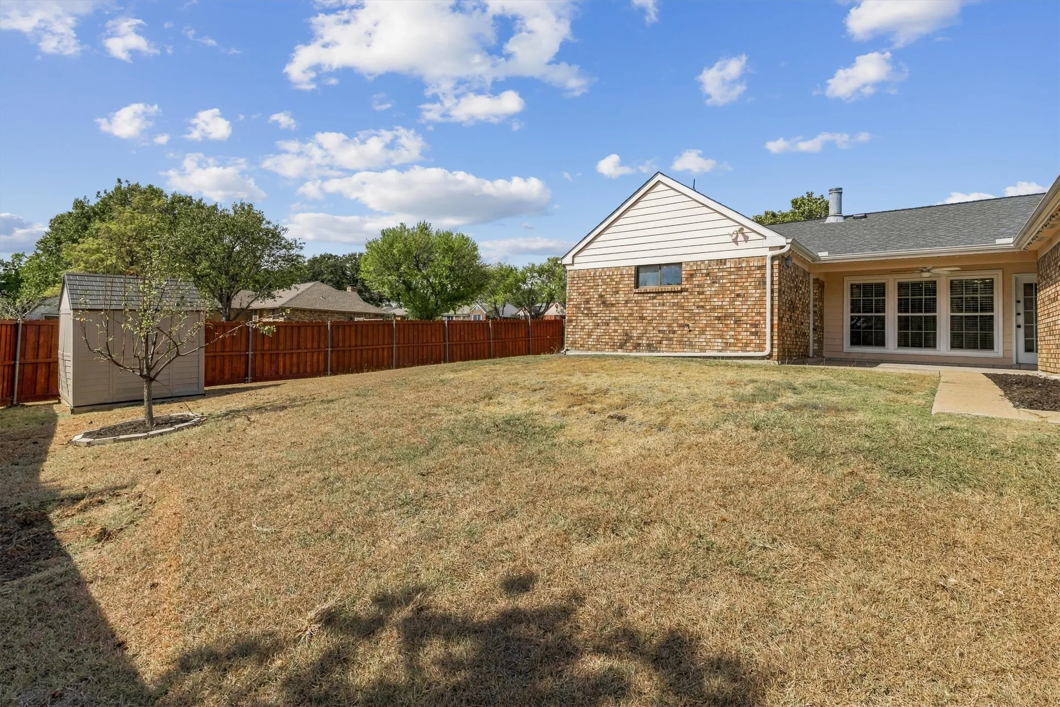 Single Family Residence For Rent in Dallas County , 266 Barclay Avenue, Coppell, Texas 75019, 3 Bedroom, 2 Bathroom, 2 Garage spaces, 1,599 Sqft, built in 1985, mls#21384246, Real Estate Agent in Coppell, Homes For Rent in Dallas county, Homes For Rent in Coppell, Realtor in Coppell Texas, Real Estate Brokerage Independent Realty Texas, Luminita Cordes Realtor