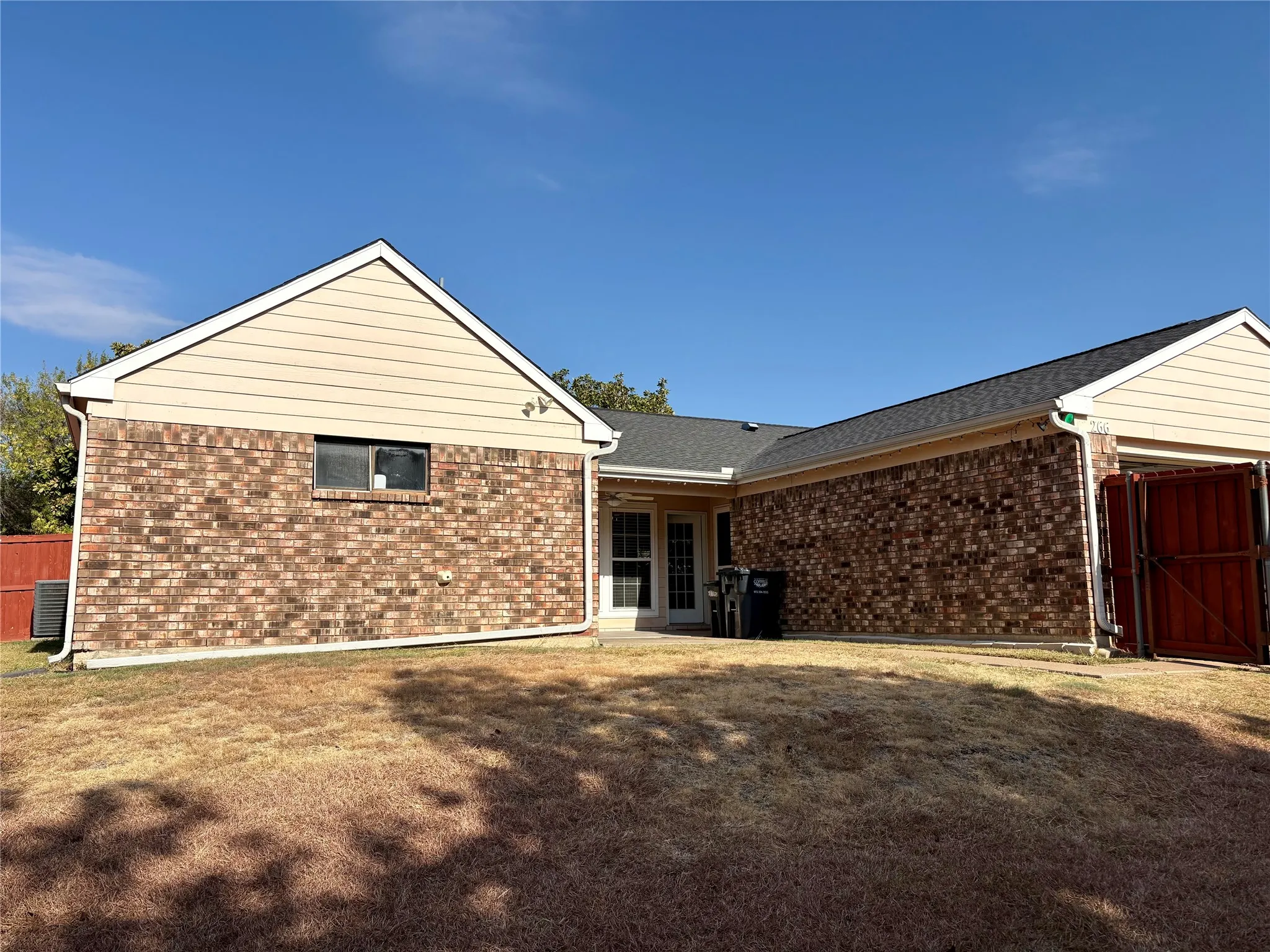 Single Family Residence For Rent in Dallas County , 266 Barclay Avenue, Coppell, Texas 75019, 3 Bedroom, 2 Bathroom, 2 Garage spaces, 1,599 Sqft, built in 1985, mls#21384246, Real Estate Agent in Coppell, Homes For Rent in Dallas county, Homes For Rent in Coppell, Realtor in Coppell Texas, Real Estate Brokerage Independent Realty Texas, Luminita Cordes Realtor