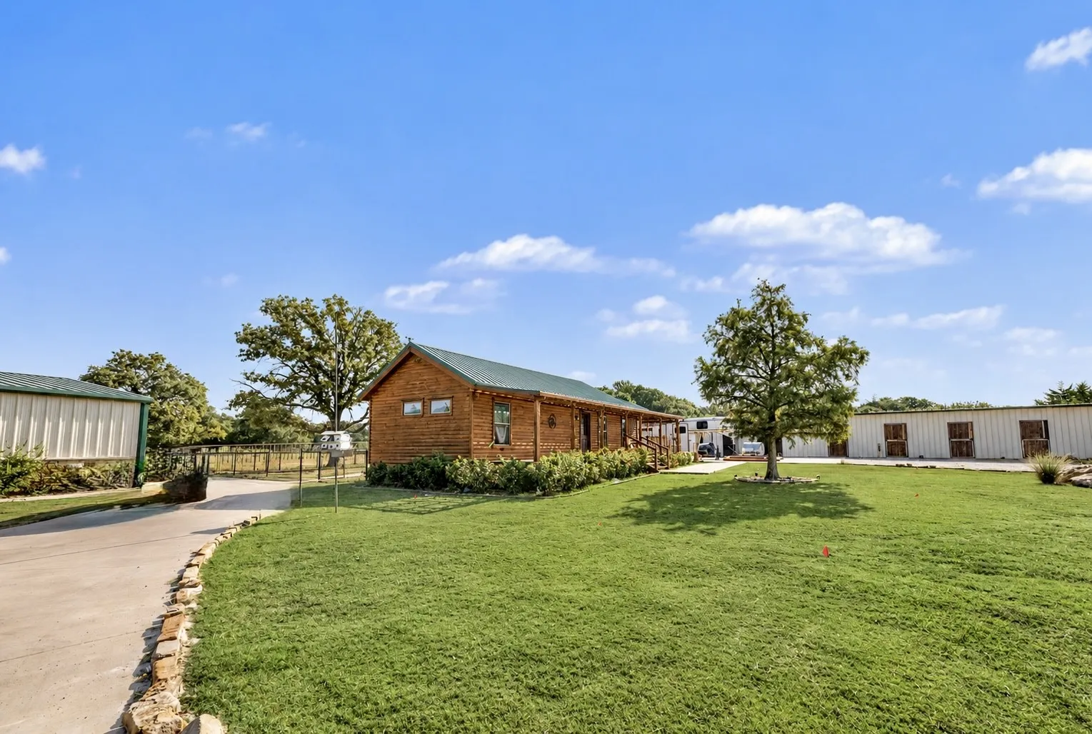 Single Family Residence For Sale in Parker County , 2121 Old Dicey Road, Weatherford, Texas 76085, 5 Bedroom, 5 Bathroom, 6 Garage spaces, 5,132 Sqft, built in 1998, mls#21384731, Real Estate Agent in Weatherford, Homes For Sale in Parker county, Homes For Sale in Weatherford, Realtor in Weatherford Texas, Real Estate Brokerage Independent Realty Texas, Luminita Cordes Realtor
