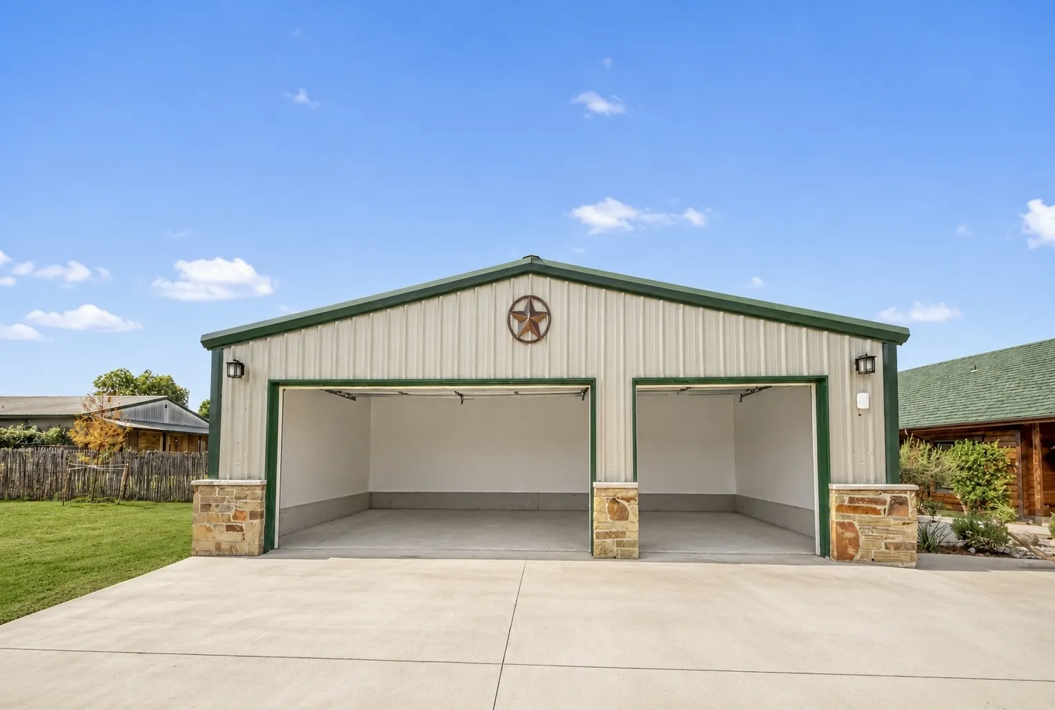 Single Family Residence For Sale in Parker County , 2121 Old Dicey Road, Weatherford, Texas 76085, 5 Bedroom, 5 Bathroom, 6 Garage spaces, 5,132 Sqft, built in 1998, mls#21384731, Real Estate Agent in Weatherford, Homes For Sale in Parker county, Homes For Sale in Weatherford, Realtor in Weatherford Texas, Real Estate Brokerage Independent Realty Texas, Luminita Cordes Realtor