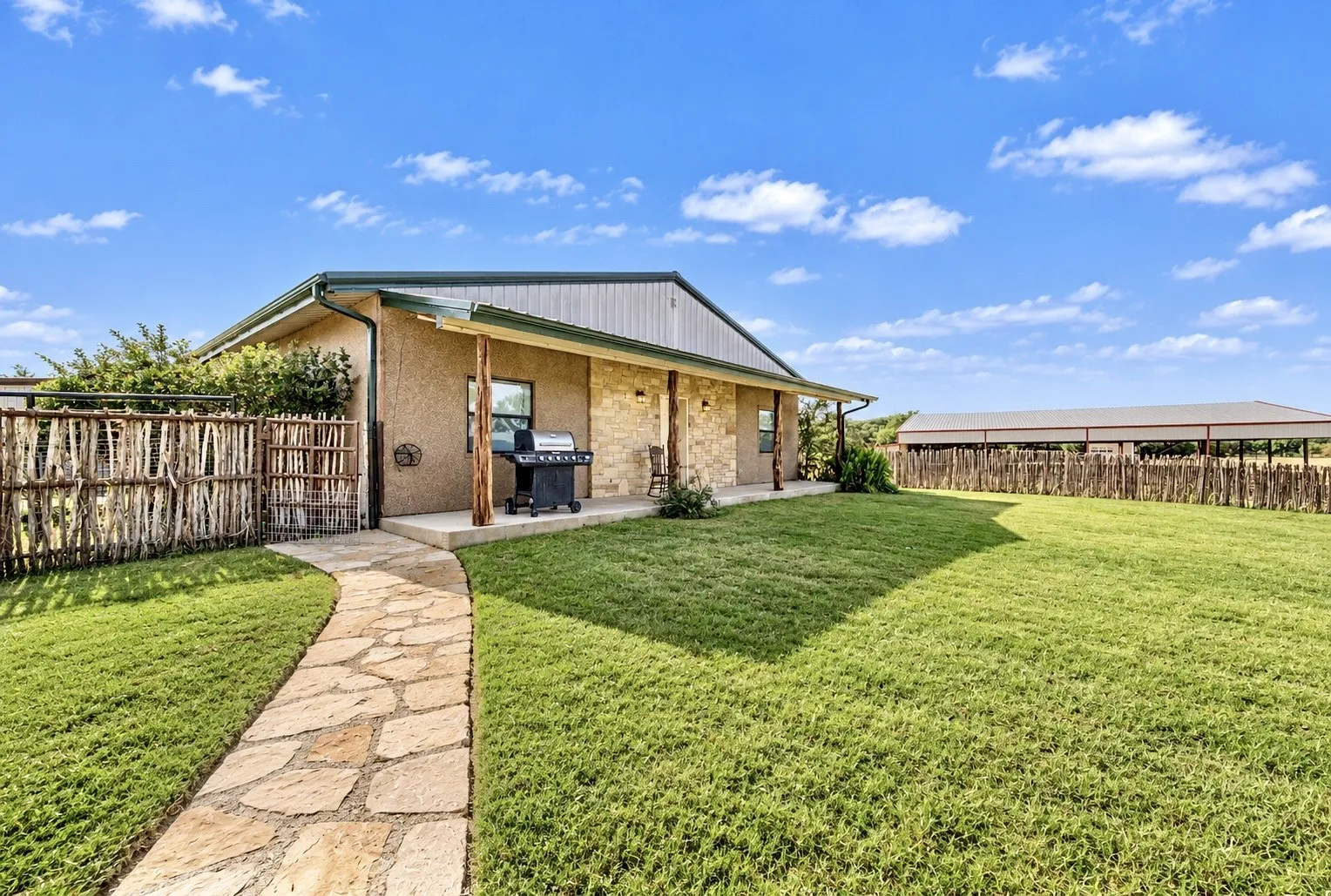 Single Family Residence For Sale in Parker County , 2121 Old Dicey Road, Weatherford, Texas 76085, 5 Bedroom, 5 Bathroom, 6 Garage spaces, 5,132 Sqft, built in 1998, mls#21384731, Real Estate Agent in Weatherford, Homes For Sale in Parker county, Homes For Sale in Weatherford, Realtor in Weatherford Texas, Real Estate Brokerage Independent Realty Texas, Luminita Cordes Realtor