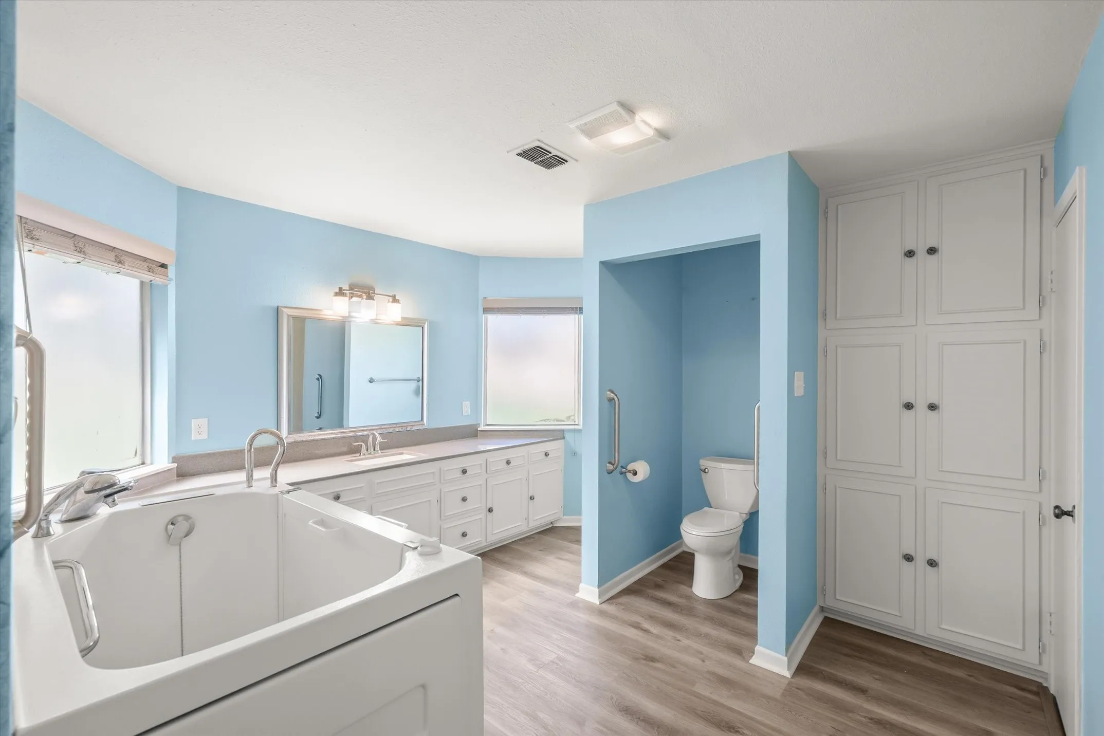 Single Family Residence For Sale in Smith County , 2813 Rockbridge Road, Tyler, Texas 75701, 3 Bedroom, 3 Bathroom, 2 Garage spaces, 2,371 Sqft, built in 1973, mls#21385014, Real Estate Agent in Tyler, Homes For Sale in Smith county, Homes For Sale in Tyler, Realtor in Tyler Texas, Real Estate Brokerage Independent Realty Texas, Luminita Cordes Realtor