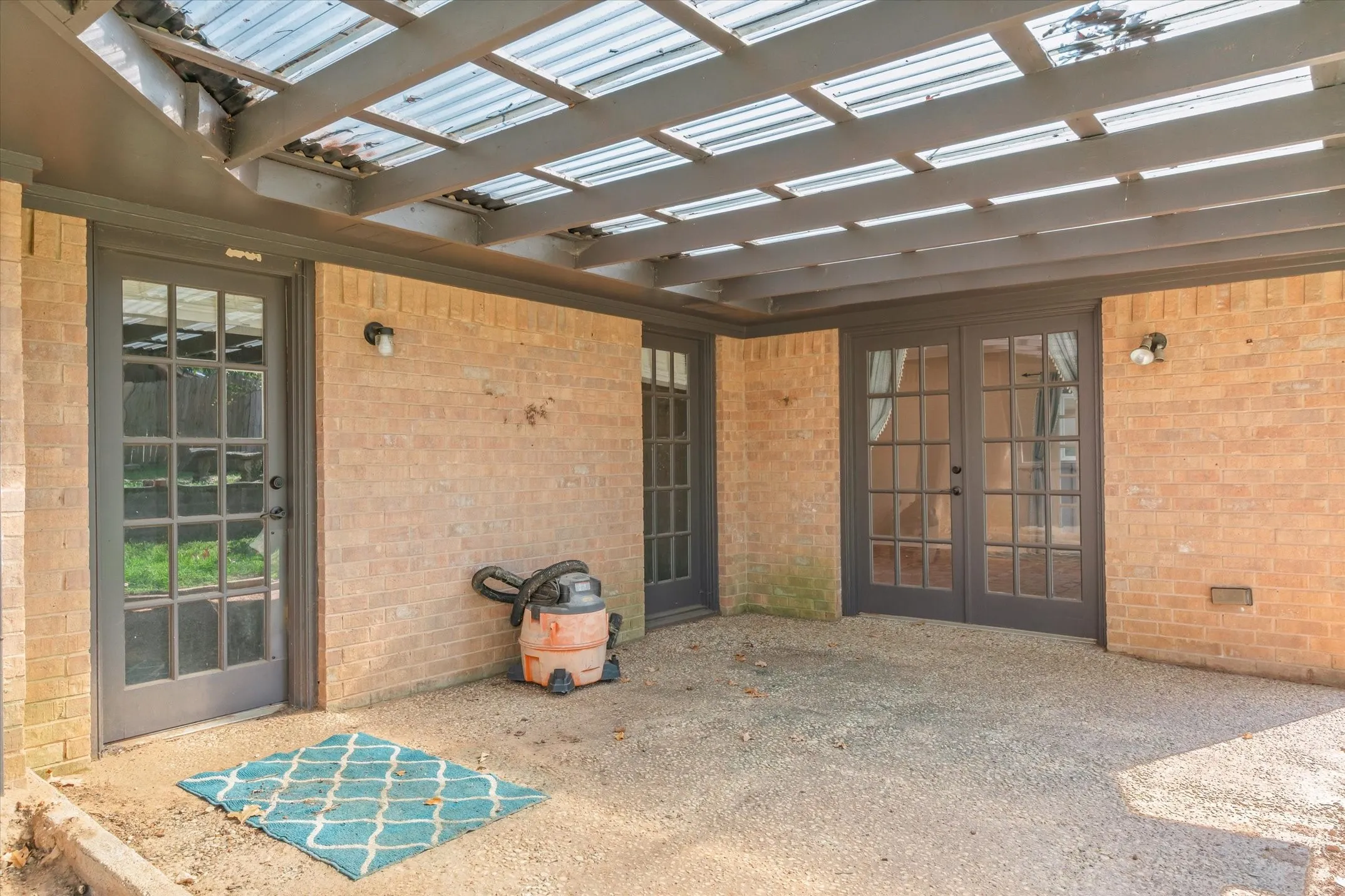Single Family Residence For Sale in Smith County , 2813 Rockbridge Road, Tyler, Texas 75701, 3 Bedroom, 3 Bathroom, 2 Garage spaces, 2,371 Sqft, built in 1973, mls#21385014, Real Estate Agent in Tyler, Homes For Sale in Smith county, Homes For Sale in Tyler, Realtor in Tyler Texas, Real Estate Brokerage Independent Realty Texas, Luminita Cordes Realtor