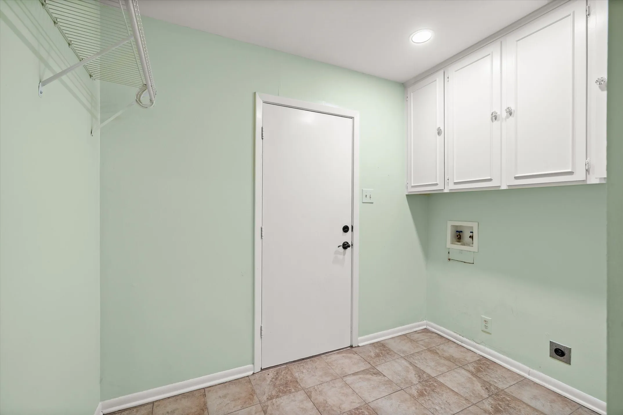 Single Family Residence For Sale in Smith County , 2813 Rockbridge Road, Tyler, Texas 75701, 3 Bedroom, 3 Bathroom, 2 Garage spaces, 2,371 Sqft, built in 1973, mls#21385014, Real Estate Agent in Tyler, Homes For Sale in Smith county, Homes For Sale in Tyler, Realtor in Tyler Texas, Real Estate Brokerage Independent Realty Texas, Luminita Cordes Realtor