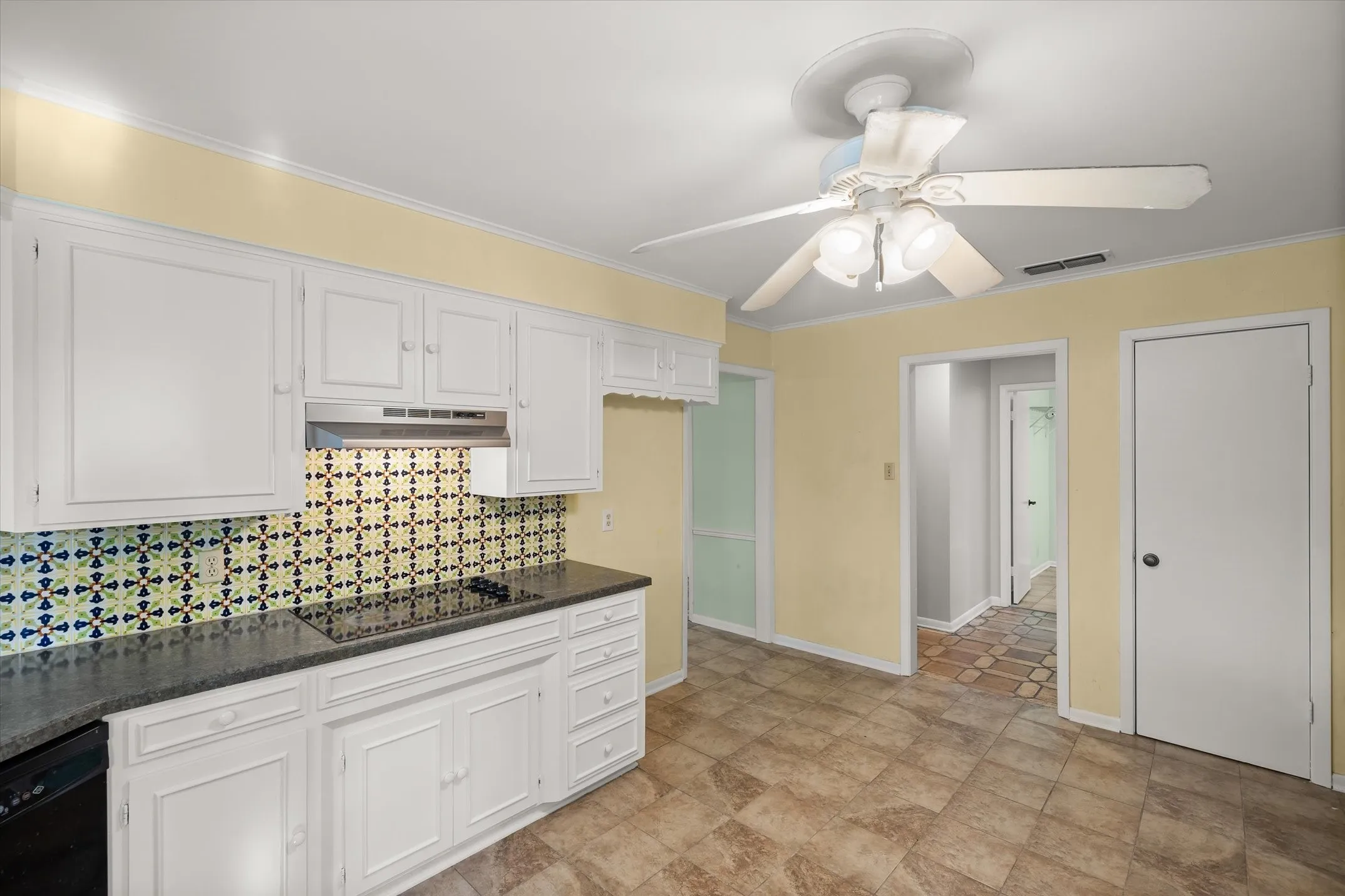 Single Family Residence For Sale in Smith County , 2813 Rockbridge Road, Tyler, Texas 75701, 3 Bedroom, 3 Bathroom, 2 Garage spaces, 2,371 Sqft, built in 1973, mls#21385014, Real Estate Agent in Tyler, Homes For Sale in Smith county, Homes For Sale in Tyler, Realtor in Tyler Texas, Real Estate Brokerage Independent Realty Texas, Luminita Cordes Realtor