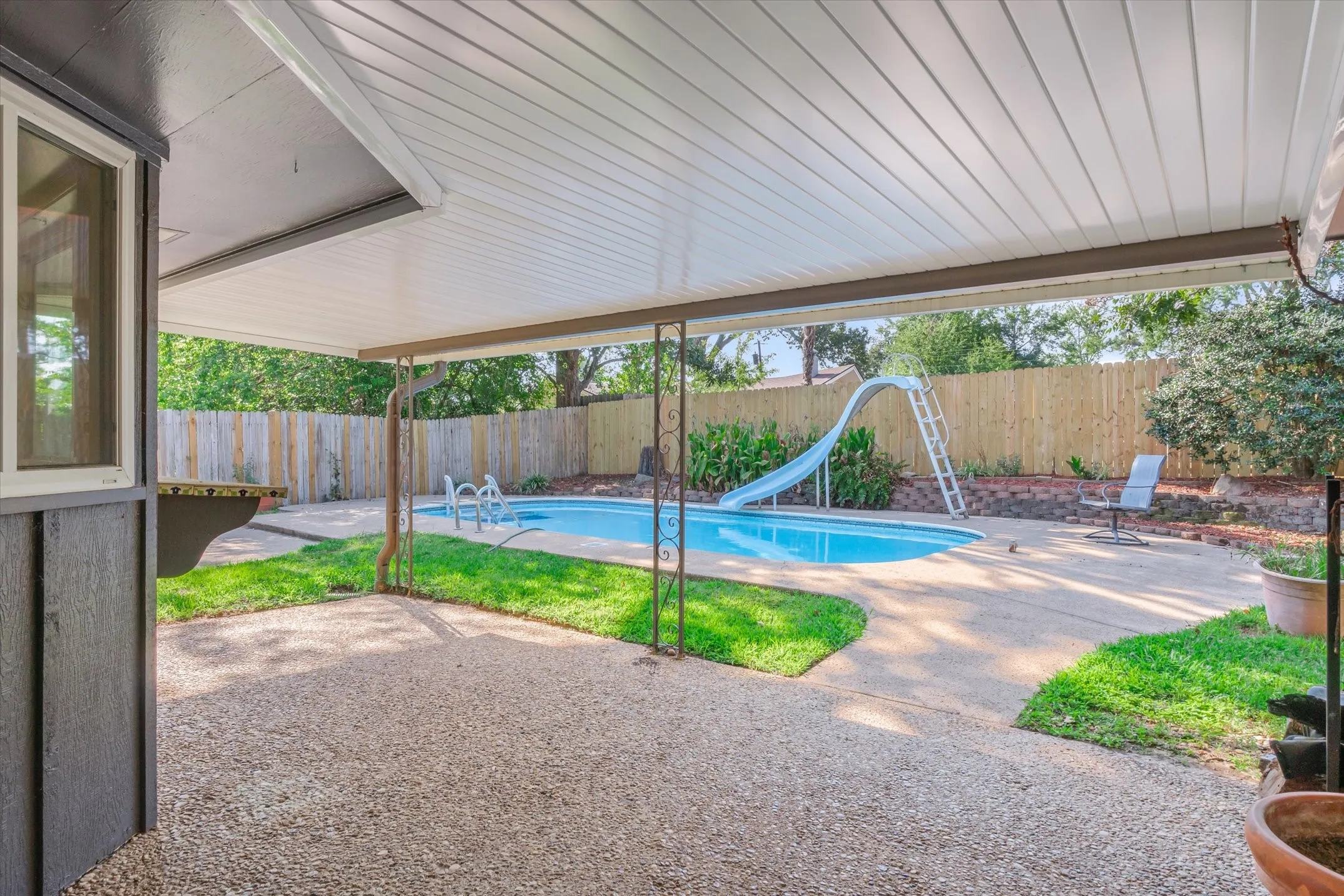 Single Family Residence For Sale in Smith County , 2813 Rockbridge Road, Tyler, Texas 75701, 3 Bedroom, 3 Bathroom, 2 Garage spaces, 2,371 Sqft, built in 1973, mls#21385014, Real Estate Agent in Tyler, Homes For Sale in Smith county, Homes For Sale in Tyler, Realtor in Tyler Texas, Real Estate Brokerage Independent Realty Texas, Luminita Cordes Realtor