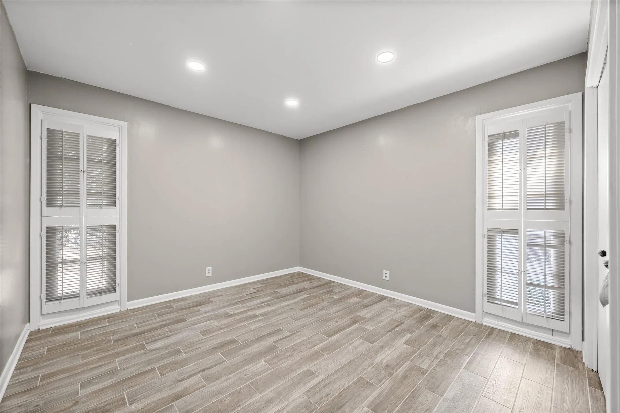Single Family Residence For Sale in Smith County , 2813 Rockbridge Road, Tyler, Texas 75701, 3 Bedroom, 3 Bathroom, 2 Garage spaces, 2,371 Sqft, built in 1973, mls#21385014, Real Estate Agent in Tyler, Homes For Sale in Smith county, Homes For Sale in Tyler, Realtor in Tyler Texas, Real Estate Brokerage Independent Realty Texas, Luminita Cordes Realtor