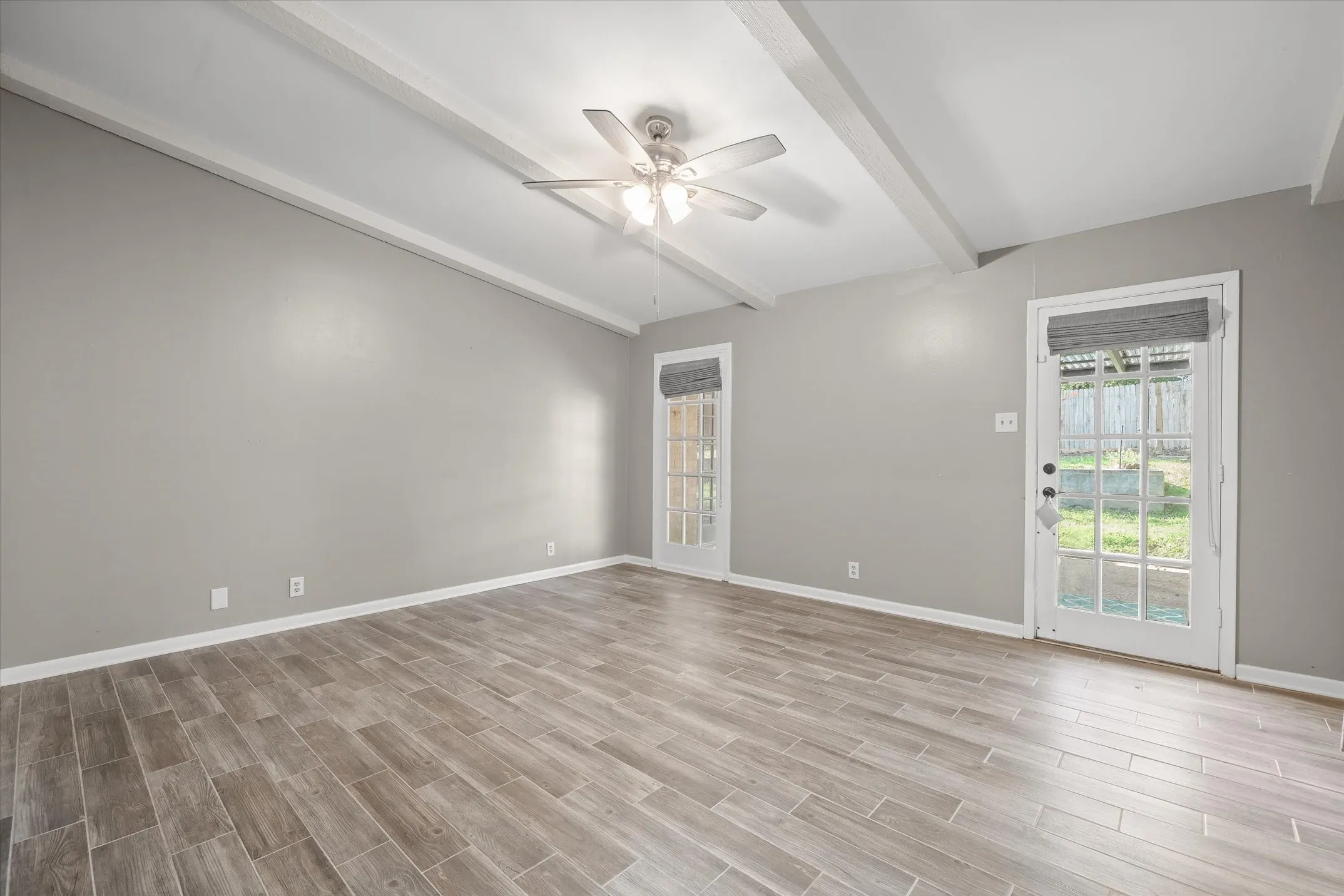Single Family Residence For Sale in Smith County , 2813 Rockbridge Road, Tyler, Texas 75701, 3 Bedroom, 3 Bathroom, 2 Garage spaces, 2,371 Sqft, built in 1973, mls#21385014, Real Estate Agent in Tyler, Homes For Sale in Smith county, Homes For Sale in Tyler, Realtor in Tyler Texas, Real Estate Brokerage Independent Realty Texas, Luminita Cordes Realtor