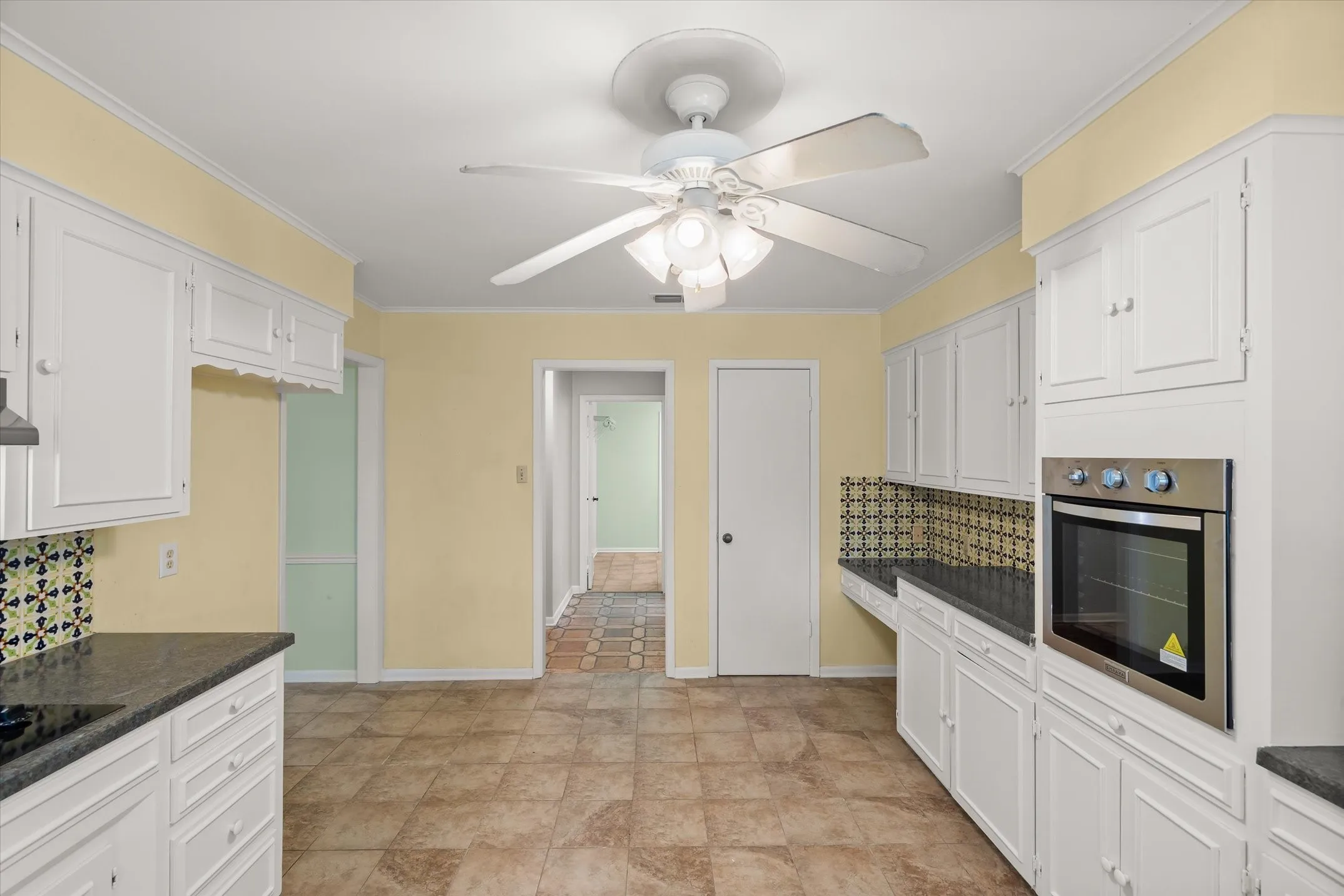 Single Family Residence For Sale in Smith County , 2813 Rockbridge Road, Tyler, Texas 75701, 3 Bedroom, 3 Bathroom, 2 Garage spaces, 2,371 Sqft, built in 1973, mls#21385014, Real Estate Agent in Tyler, Homes For Sale in Smith county, Homes For Sale in Tyler, Realtor in Tyler Texas, Real Estate Brokerage Independent Realty Texas, Luminita Cordes Realtor