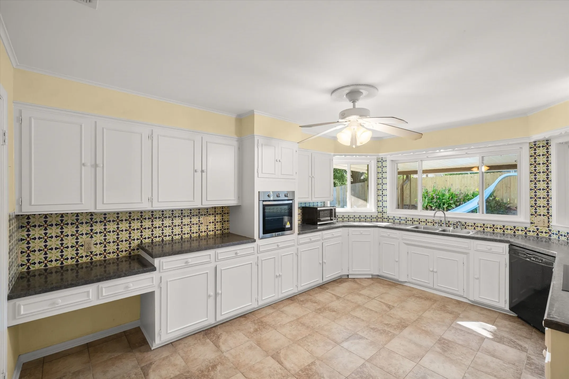 Single Family Residence For Sale in Smith County , 2813 Rockbridge Road, Tyler, Texas 75701, 3 Bedroom, 3 Bathroom, 2 Garage spaces, 2,371 Sqft, built in 1973, mls#21385014, Real Estate Agent in Tyler, Homes For Sale in Smith county, Homes For Sale in Tyler, Realtor in Tyler Texas, Real Estate Brokerage Independent Realty Texas, Luminita Cordes Realtor