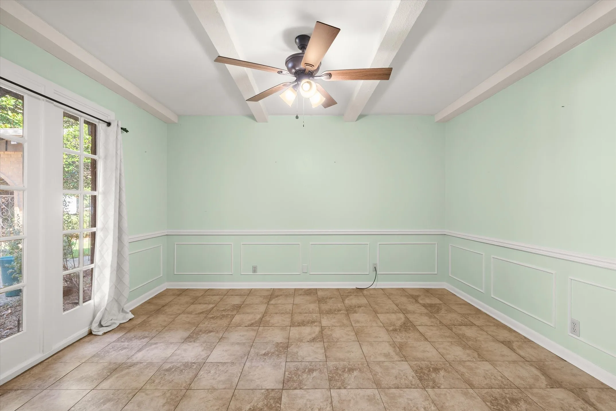 Single Family Residence For Sale in Smith County , 2813 Rockbridge Road, Tyler, Texas 75701, 3 Bedroom, 3 Bathroom, 2 Garage spaces, 2,371 Sqft, built in 1973, mls#21385014, Real Estate Agent in Tyler, Homes For Sale in Smith county, Homes For Sale in Tyler, Realtor in Tyler Texas, Real Estate Brokerage Independent Realty Texas, Luminita Cordes Realtor