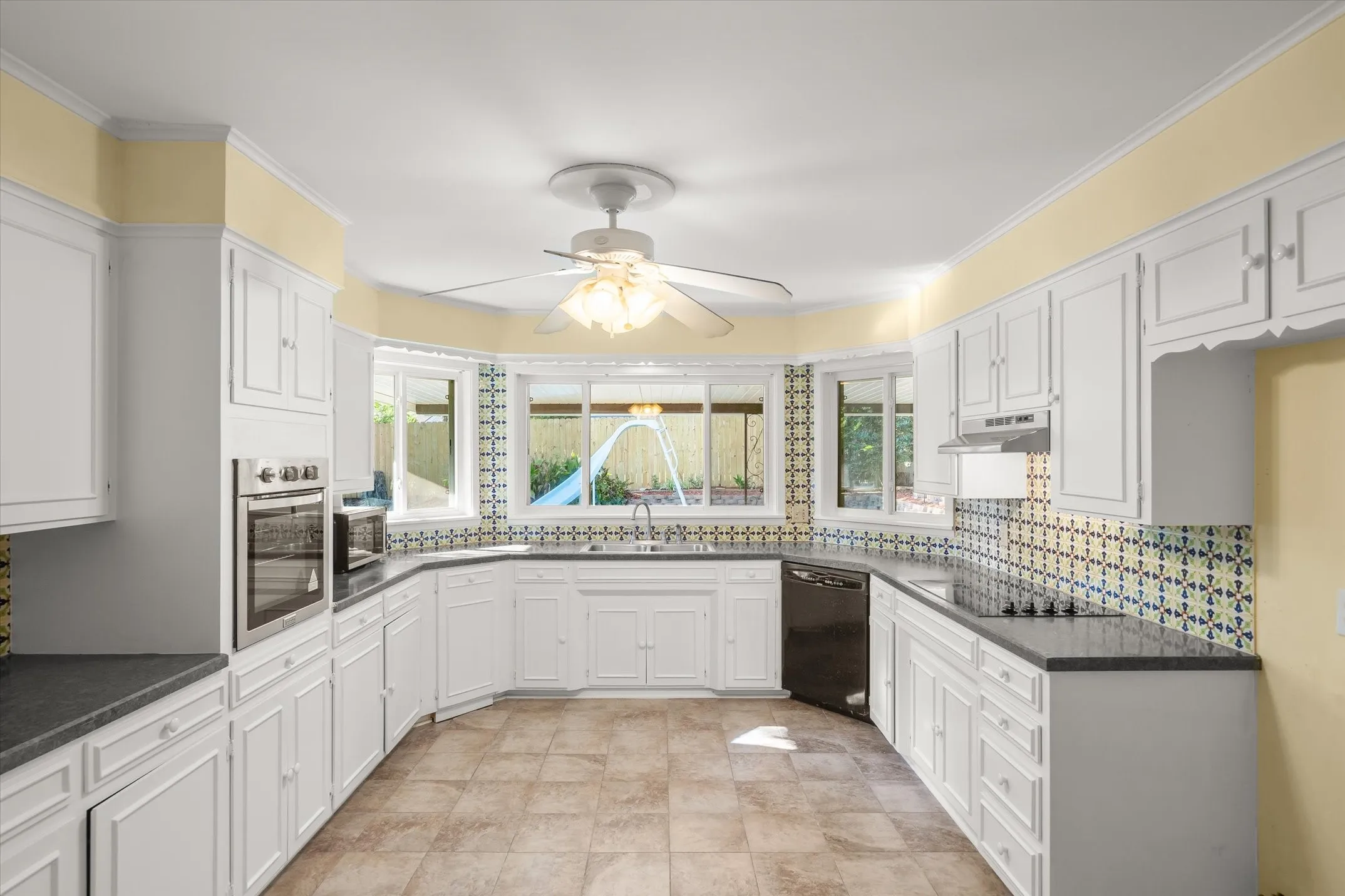 Single Family Residence For Sale in Smith County , 2813 Rockbridge Road, Tyler, Texas 75701, 3 Bedroom, 3 Bathroom, 2 Garage spaces, 2,371 Sqft, built in 1973, mls#21385014, Real Estate Agent in Tyler, Homes For Sale in Smith county, Homes For Sale in Tyler, Realtor in Tyler Texas, Real Estate Brokerage Independent Realty Texas, Luminita Cordes Realtor