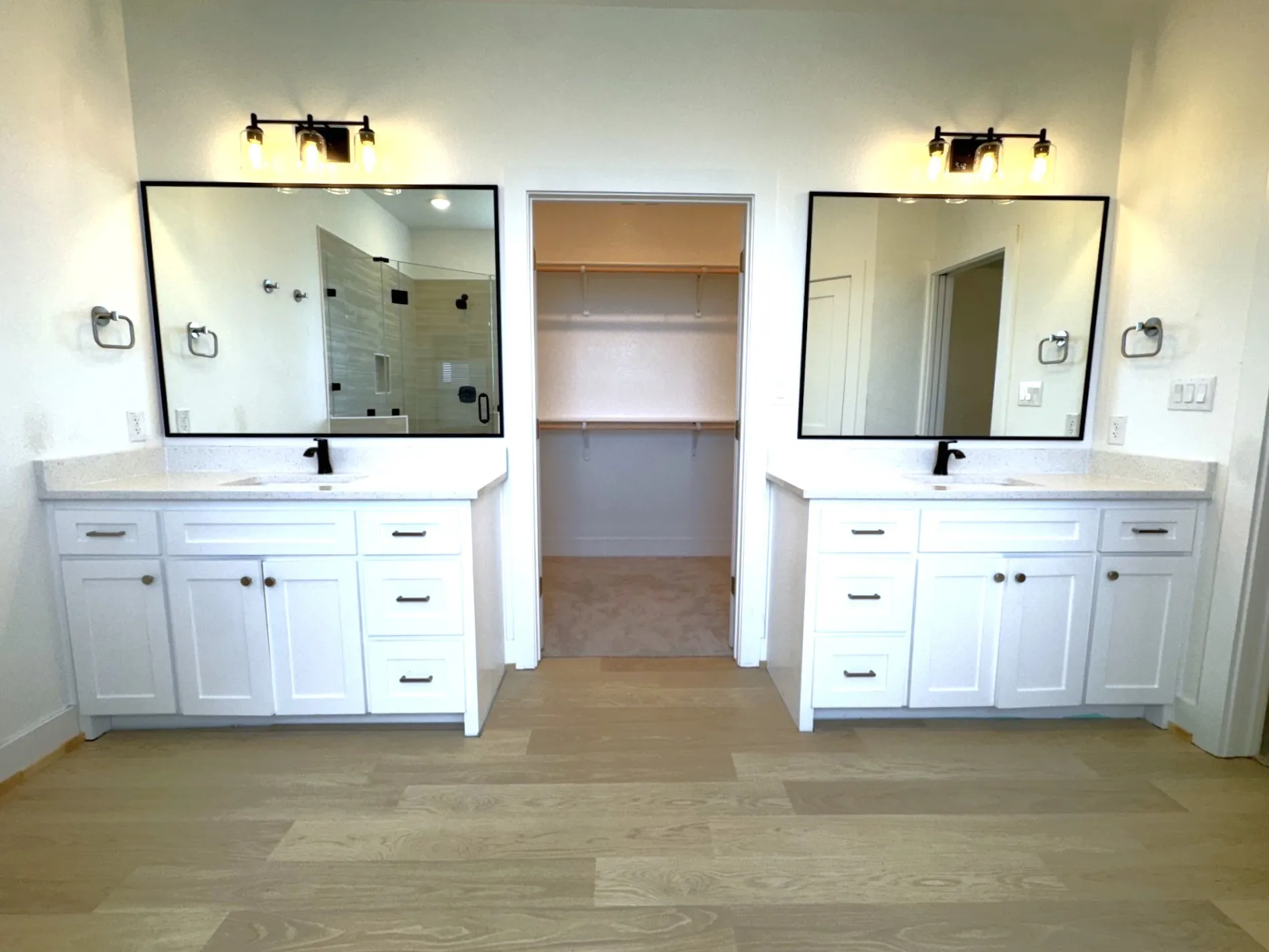 Single Family Residence For Sale in Mc Lennan County , 1336 Tahonta Drive, Hewitt, Texas 76643, 4 Bedroom, 3 Bathroom, 2 Garage spaces, 2,438 Sqft, built in 2026, mls#21383698, Real Estate Agent in Hewitt, Homes For Sale in Mc Lennan county, Homes For Sale in Hewitt, Realtor in Hewitt Texas, Real Estate Brokerage Independent Realty Texas, Luminita Cordes Realtor