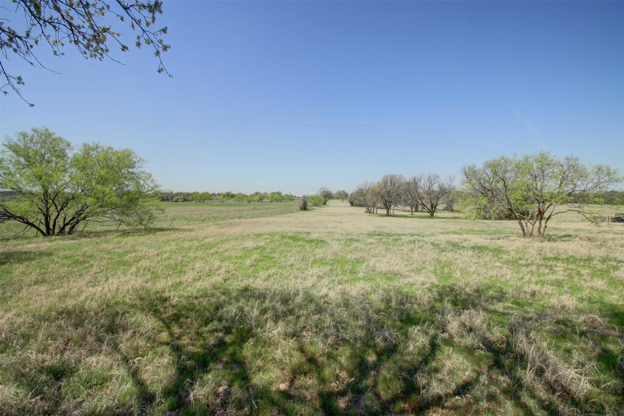 Single Family Residence For Sale in Parker County , 3559 Springfield Road, Springtown, Texas 76082, 3 Bedroom, 2 Bathroom, 5 Garage spaces, 2,304 Sqft, built in 0, mls#21385021, Real Estate Agent in Springtown, Homes For Sale in Parker county, Homes For Sale in Springtown, Realtor in Springtown Texas, Real Estate Brokerage Independent Realty Texas, Luminita Cordes Realtor