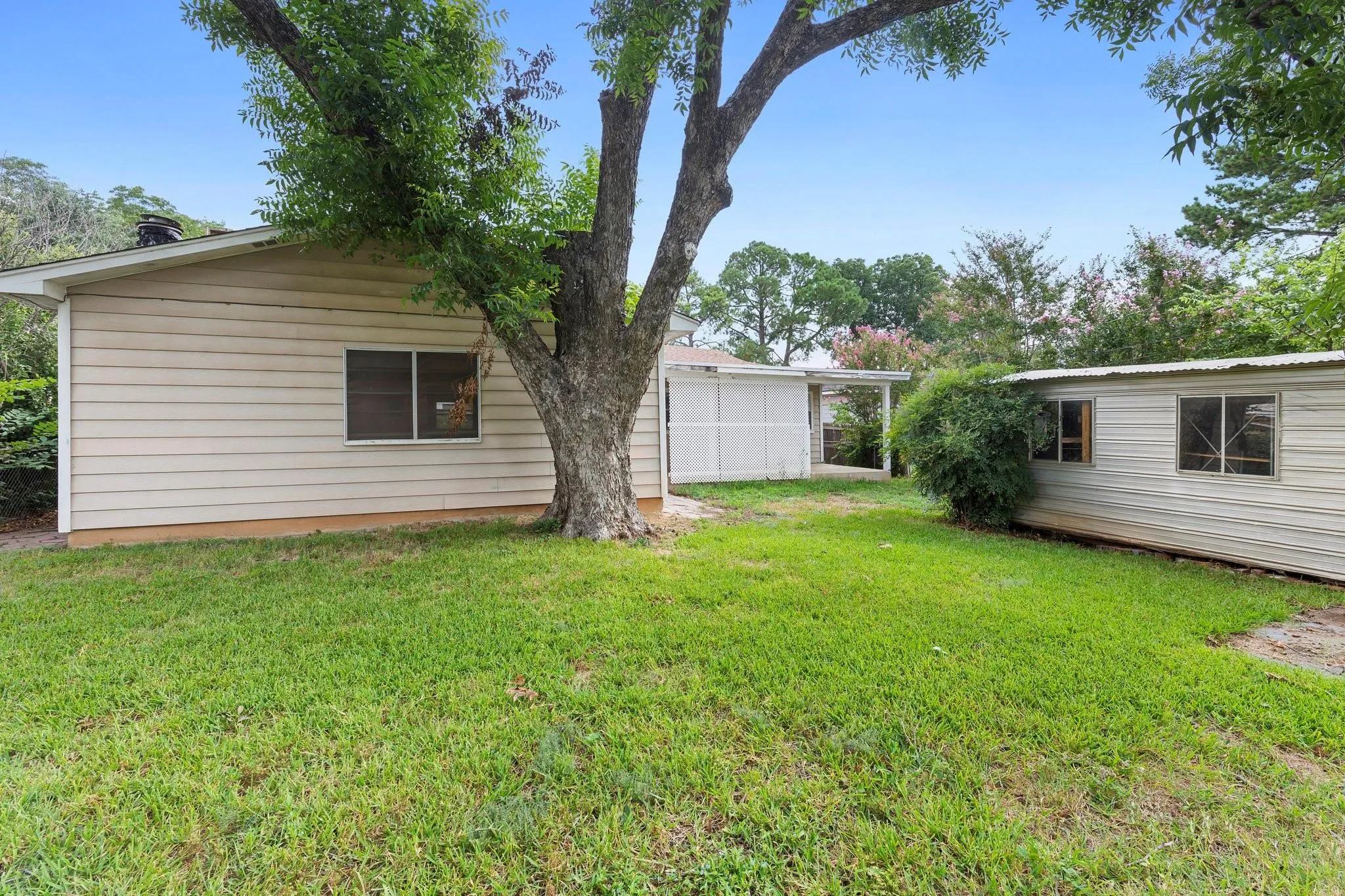 Single Family Residence For Rent in Tarrant County , 777 Cullum Avenue, Hurst, Texas 76053, 3 Bedroom, 1 Bathroom, 1 Garage spaces, 1,571 Sqft, built in 1959, mls#21380731, Real Estate Agent in Hurst, Homes For Rent in Tarrant county, Homes For Rent in Hurst, Realtor in Hurst Texas, Real Estate Brokerage Independent Realty Texas, Luminita Cordes Realtor