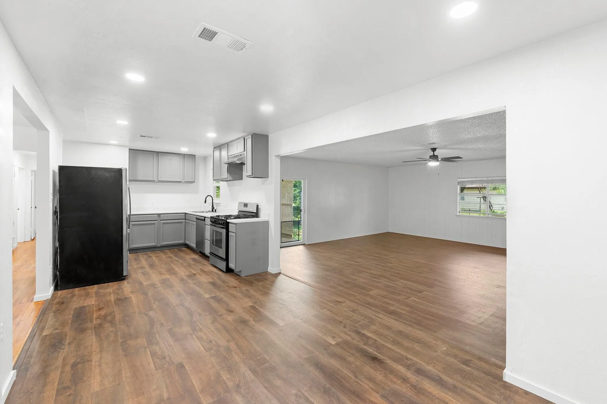 Single Family Residence For Rent in Tarrant County , 777 Cullum Avenue, Hurst, Texas 76053, 3 Bedroom, 1 Bathroom, 1 Garage spaces, 1,571 Sqft, built in 1959, mls#21380731, Real Estate Agent in Hurst, Homes For Rent in Tarrant county, Homes For Rent in Hurst, Realtor in Hurst Texas, Real Estate Brokerage Independent Realty Texas, Luminita Cordes Realtor