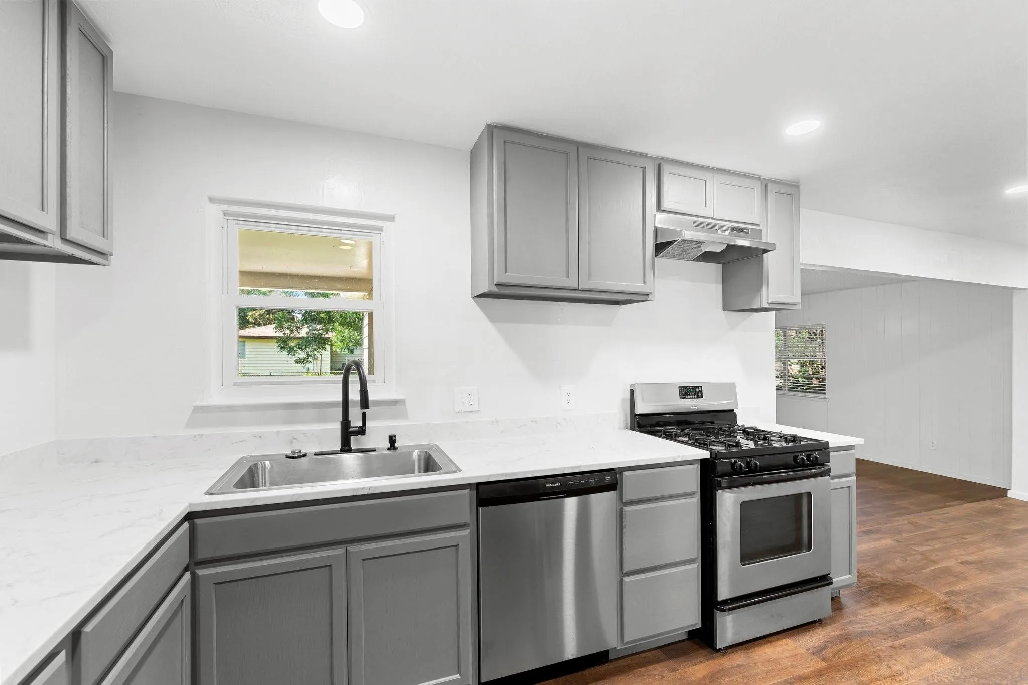 Single Family Residence For Rent in Tarrant County , 777 Cullum Avenue, Hurst, Texas 76053, 3 Bedroom, 1 Bathroom, 1 Garage spaces, 1,571 Sqft, built in 1959, mls#21380731, Real Estate Agent in Hurst, Homes For Rent in Tarrant county, Homes For Rent in Hurst, Realtor in Hurst Texas, Real Estate Brokerage Independent Realty Texas, Luminita Cordes Realtor